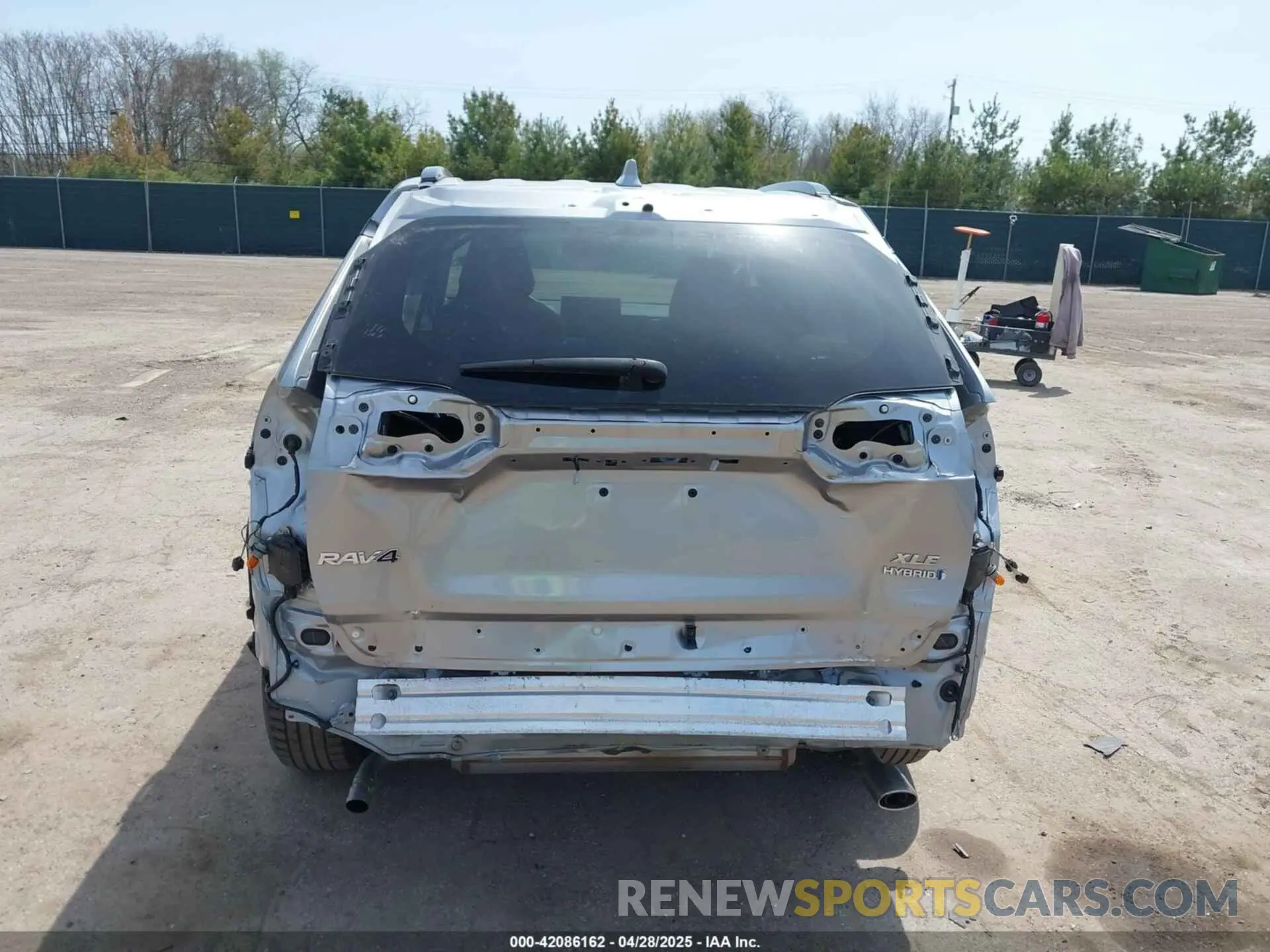 17 Photograph of a damaged car 2T3RWRFV1LW095424 TOYOTA RAV4 HYBRID 2020