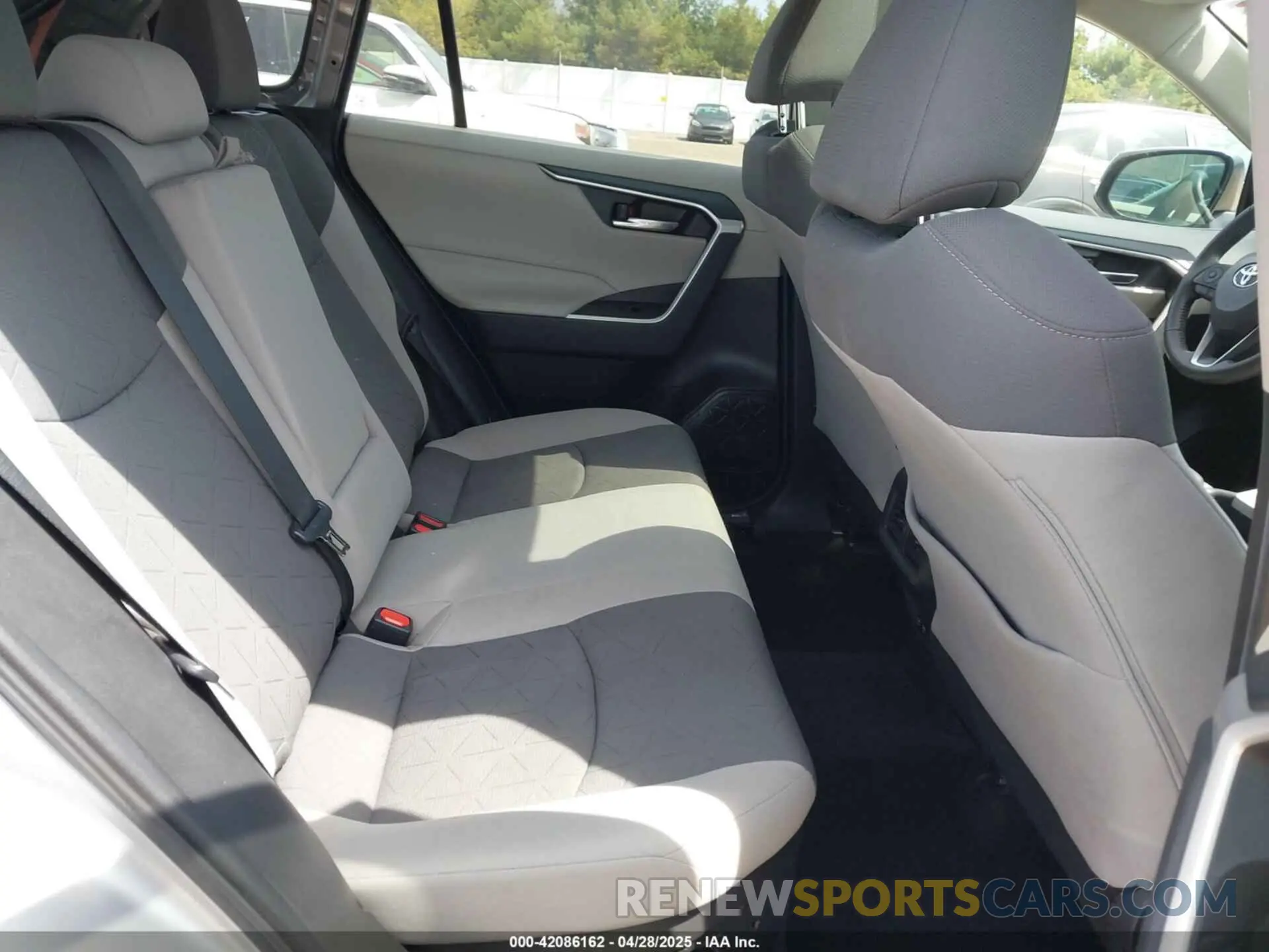 8 Photograph of a damaged car 2T3RWRFV1LW095424 TOYOTA RAV4 HYBRID 2020