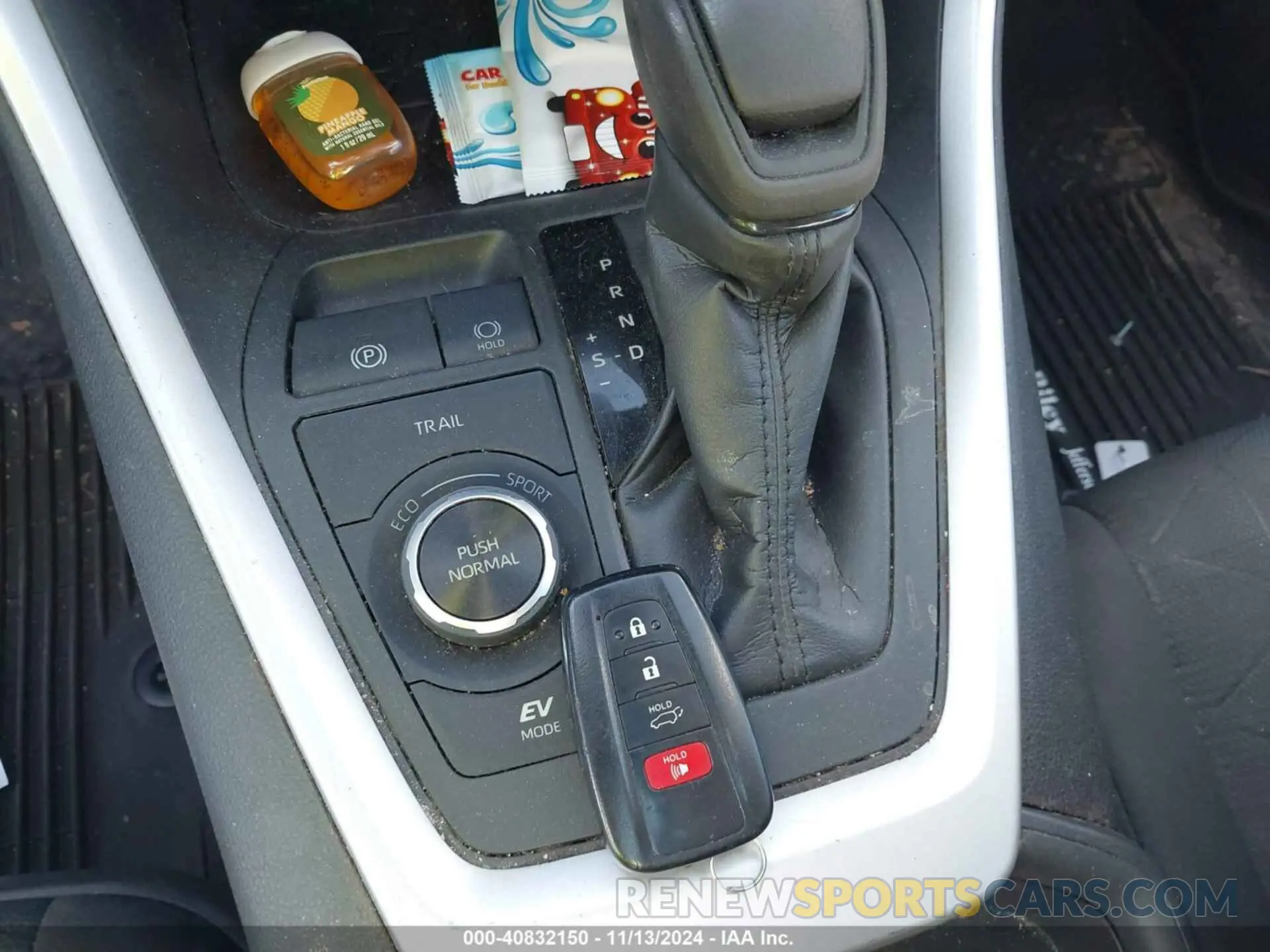 11 Photograph of a damaged car 2T3RWRFV7LW094682 TOYOTA RAV4 HYBRID 2020
