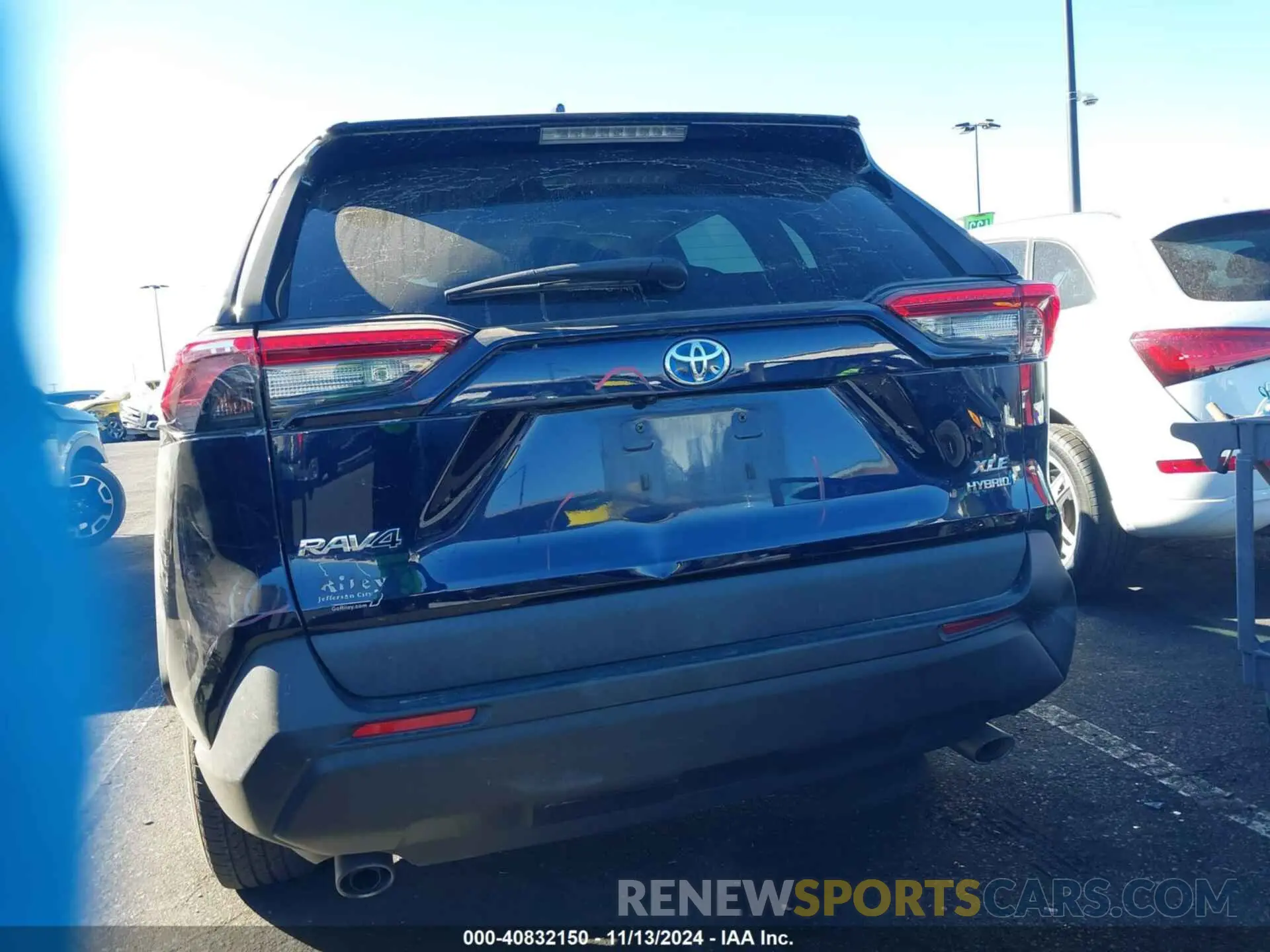 17 Photograph of a damaged car 2T3RWRFV7LW094682 TOYOTA RAV4 HYBRID 2020