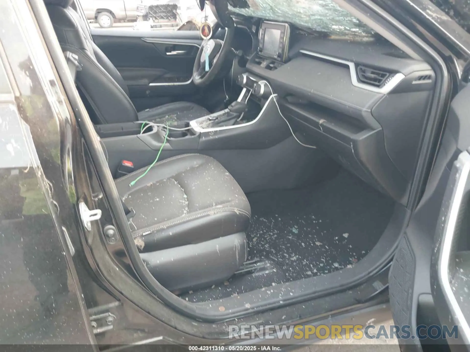5 Photograph of a damaged car 2T3RWRFV7LW094892 TOYOTA RAV4 HYBRID 2020