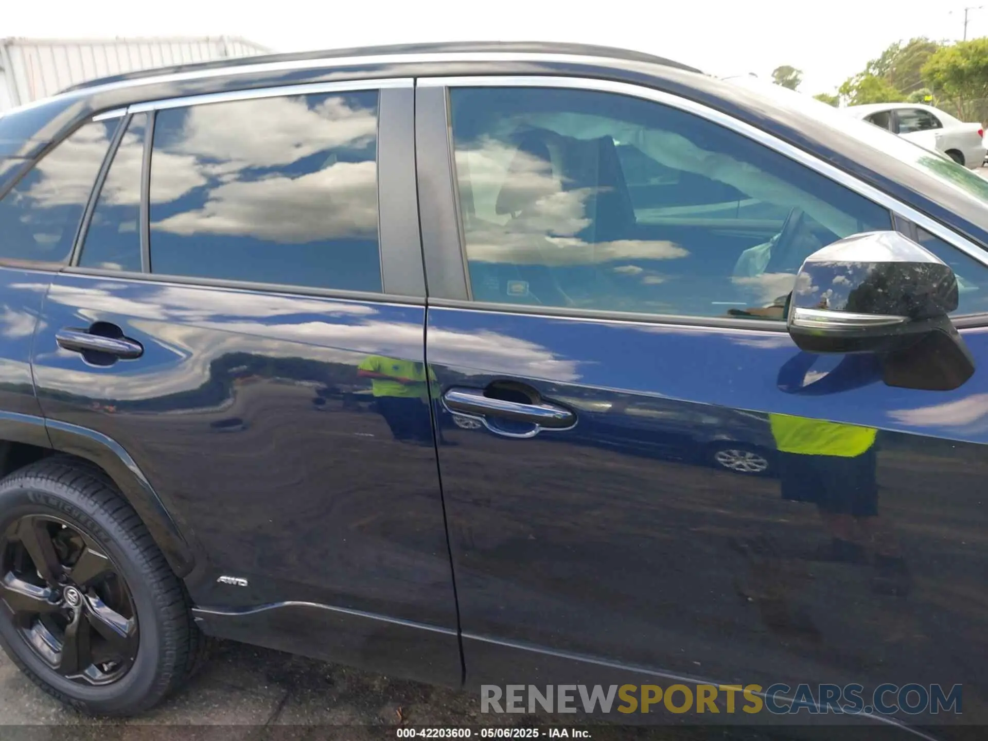 12 Photograph of a damaged car 4T3EWRFV0LU003413 TOYOTA RAV4 HYBRID 2020