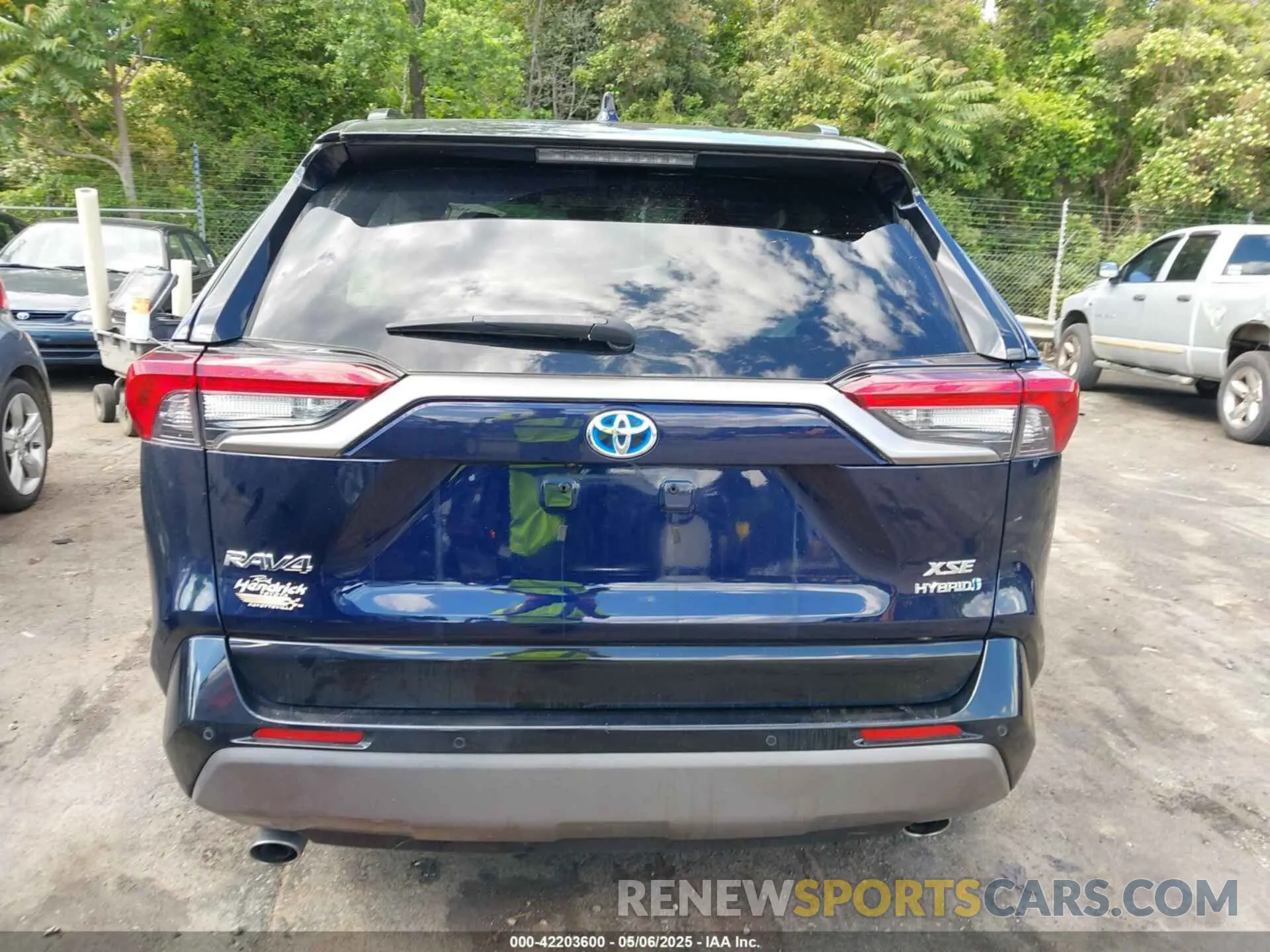 15 Photograph of a damaged car 4T3EWRFV0LU003413 TOYOTA RAV4 HYBRID 2020