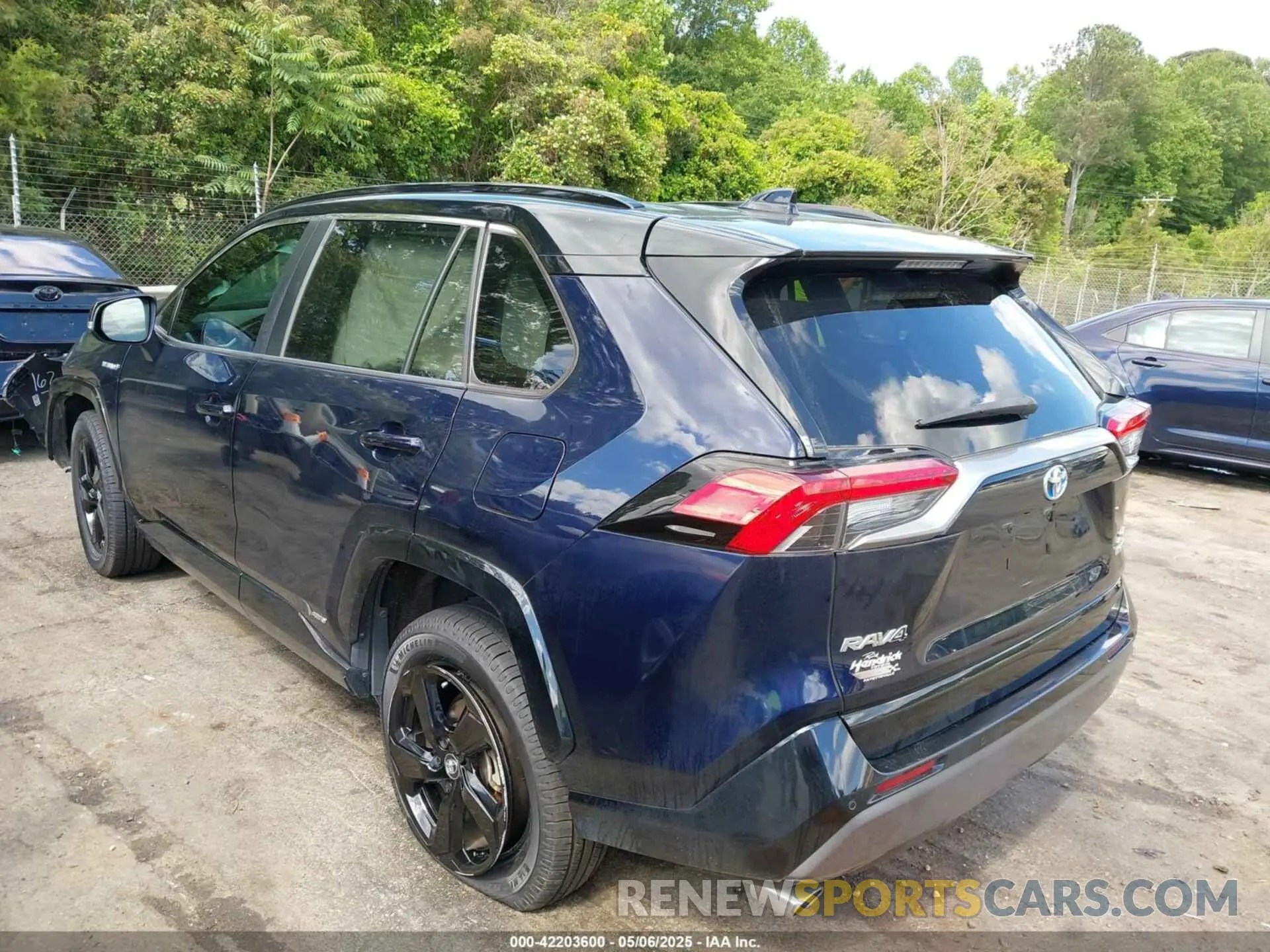 3 Photograph of a damaged car 4T3EWRFV0LU003413 TOYOTA RAV4 HYBRID 2020
