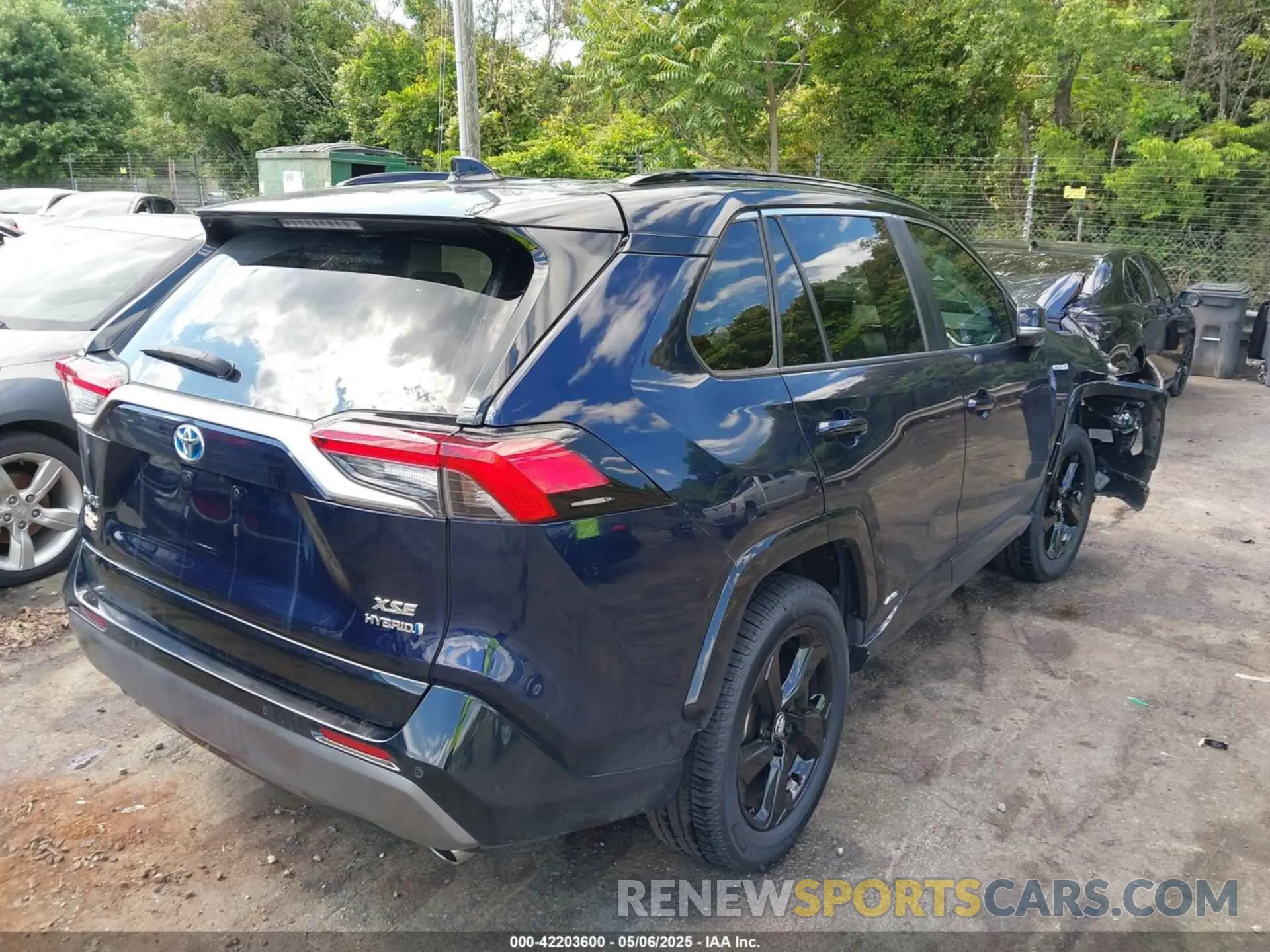 4 Photograph of a damaged car 4T3EWRFV0LU003413 TOYOTA RAV4 HYBRID 2020