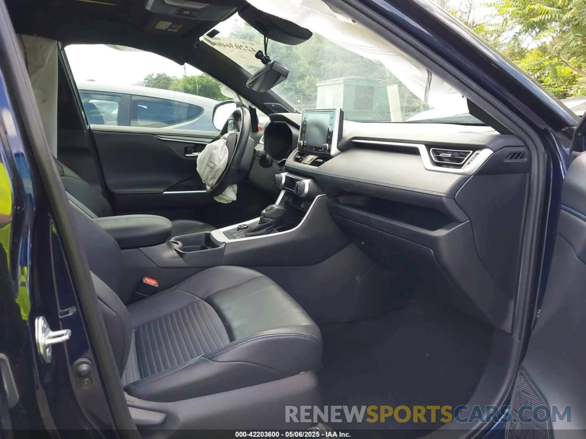 5 Photograph of a damaged car 4T3EWRFV0LU003413 TOYOTA RAV4 HYBRID 2020