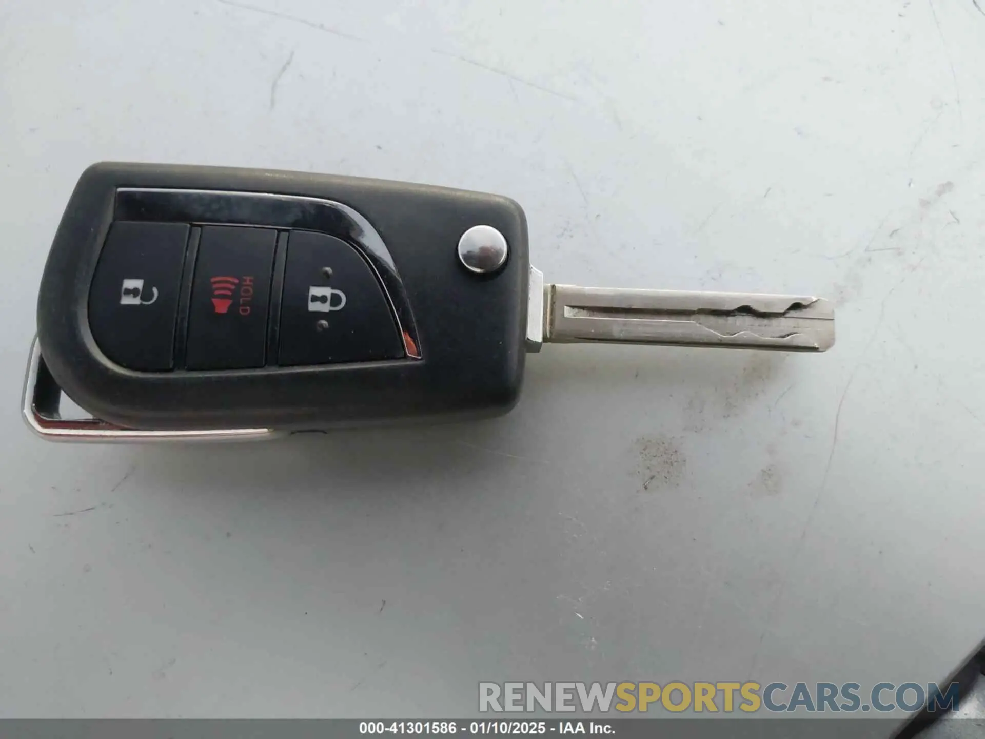 11 Photograph of a damaged car 4T3L6RFV8LU001819 TOYOTA RAV4 HYBRID 2020