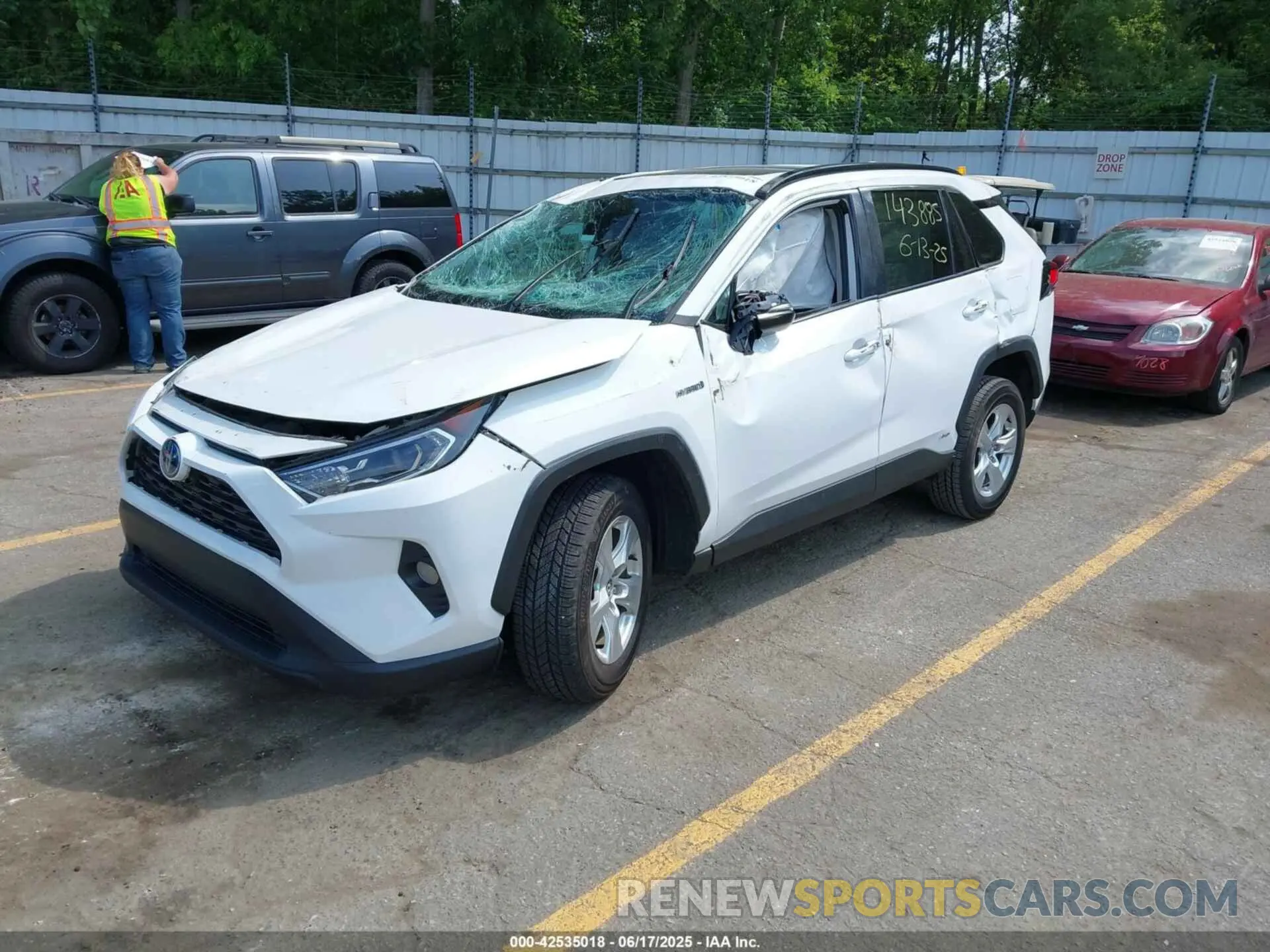2 Фотография поврежденного автомобиля 4T3R6RFV8LU003340 TOYOTA RAV4 HYBRID 2020