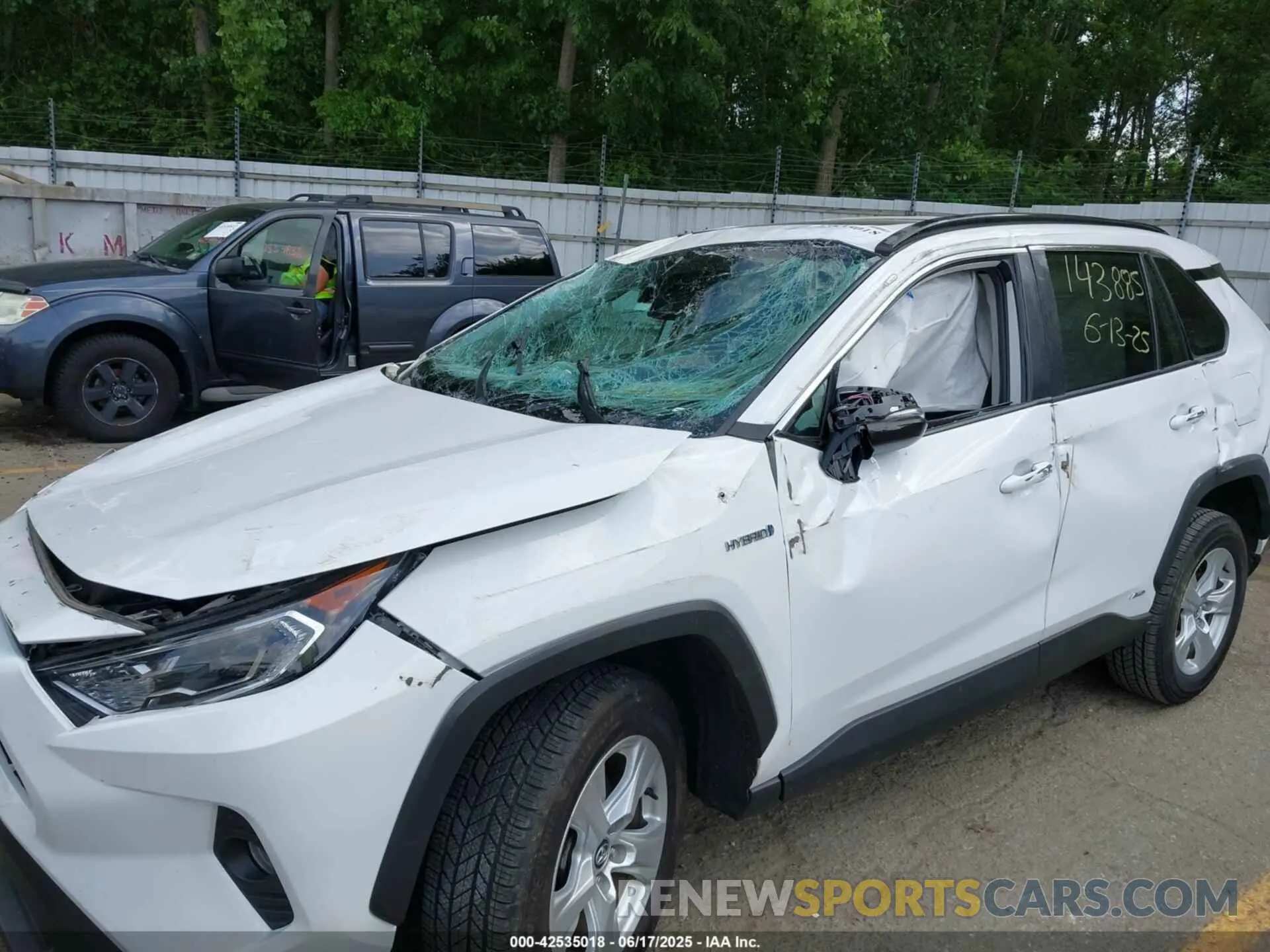6 Фотография поврежденного автомобиля 4T3R6RFV8LU003340 TOYOTA RAV4 HYBRID 2020