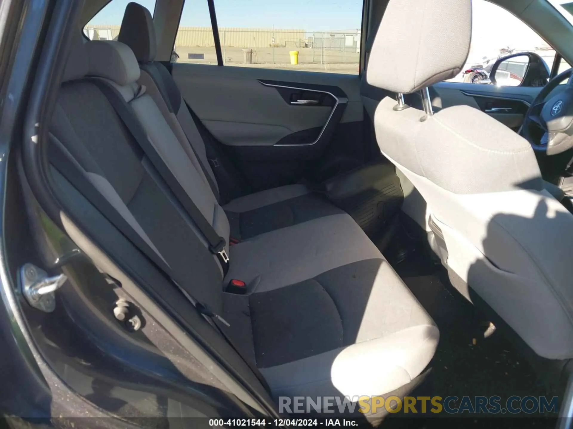 8 Фотография поврежденного автомобиля 4T3R6RFV9LU001497 TOYOTA RAV4 HYBRID 2020