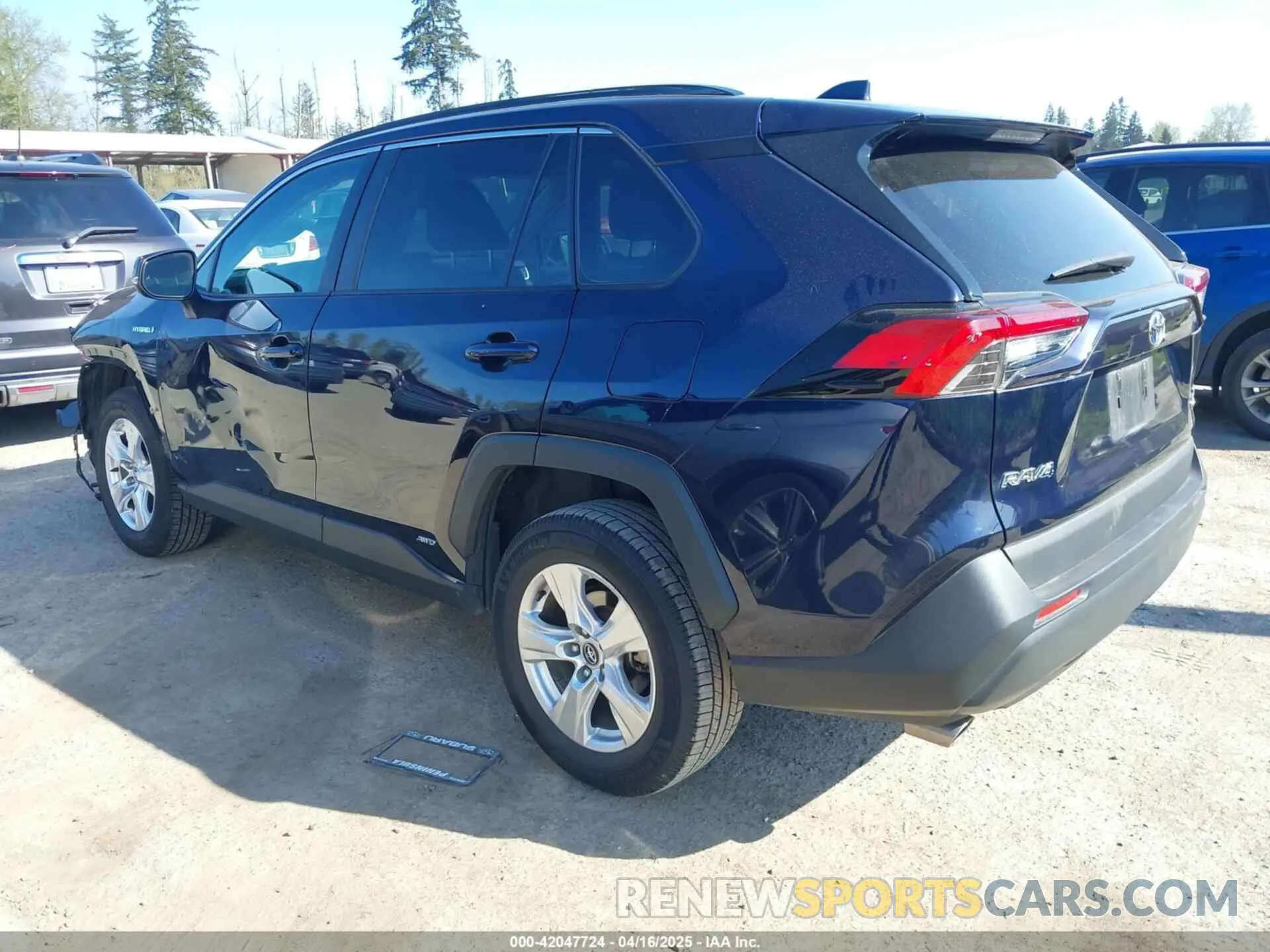 3 Photograph of a damaged car 4T3R6RFV9LU005713 TOYOTA RAV4 HYBRID 2020