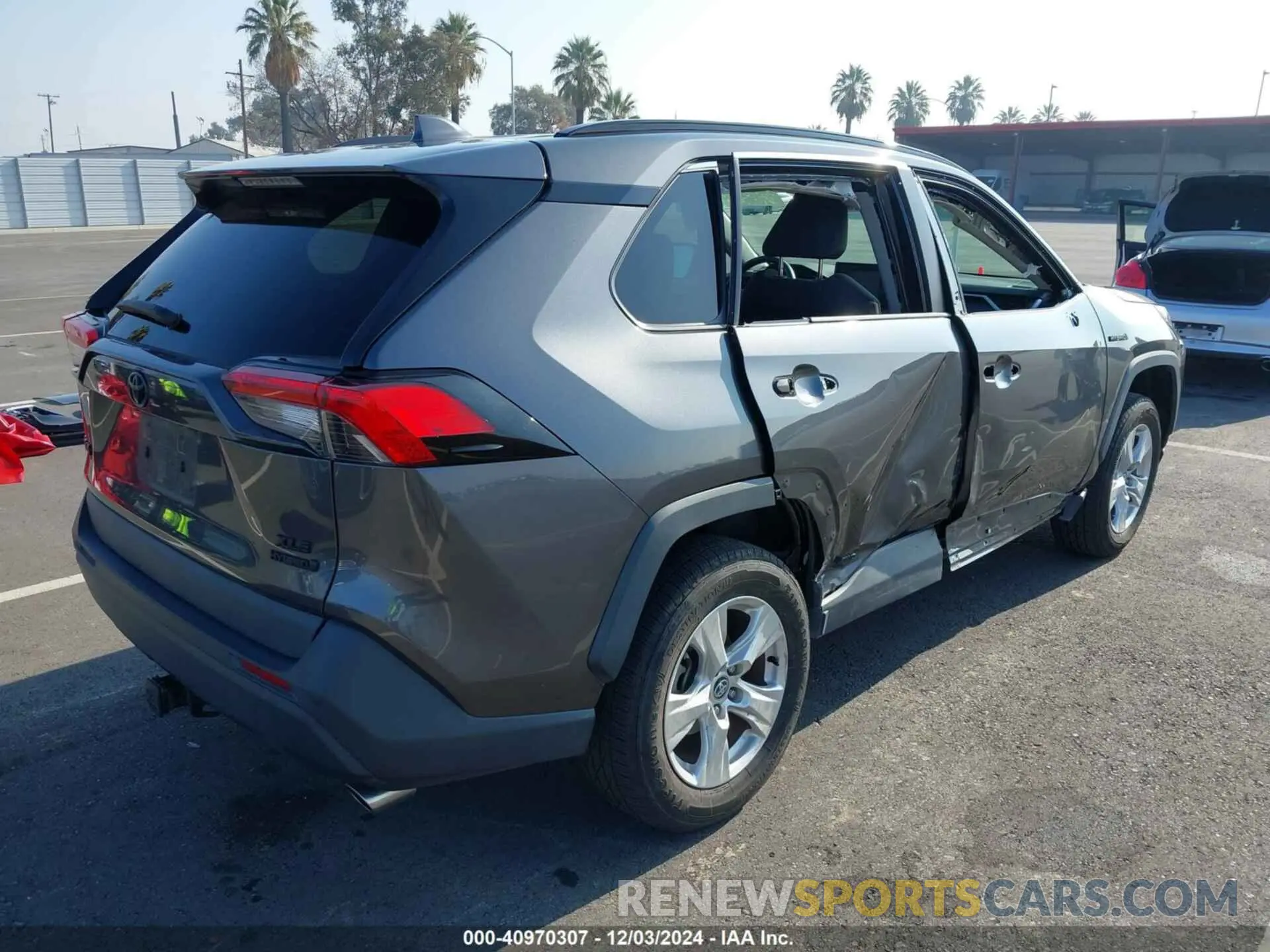 4 Photograph of a damaged car 4T3RWRFV2LU006038 TOYOTA RAV4 HYBRID 2020
