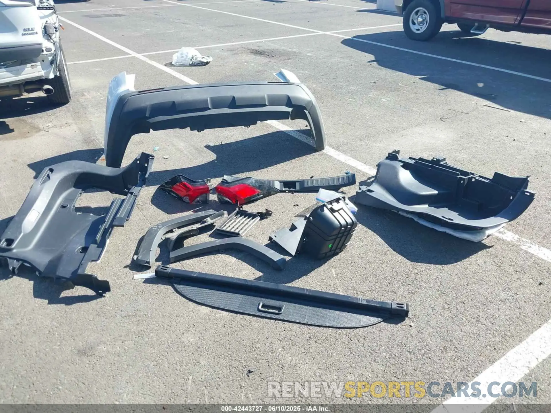 12 Photograph of a damaged car 4T3RWRFV2LU008601 TOYOTA RAV4 HYBRID 2020