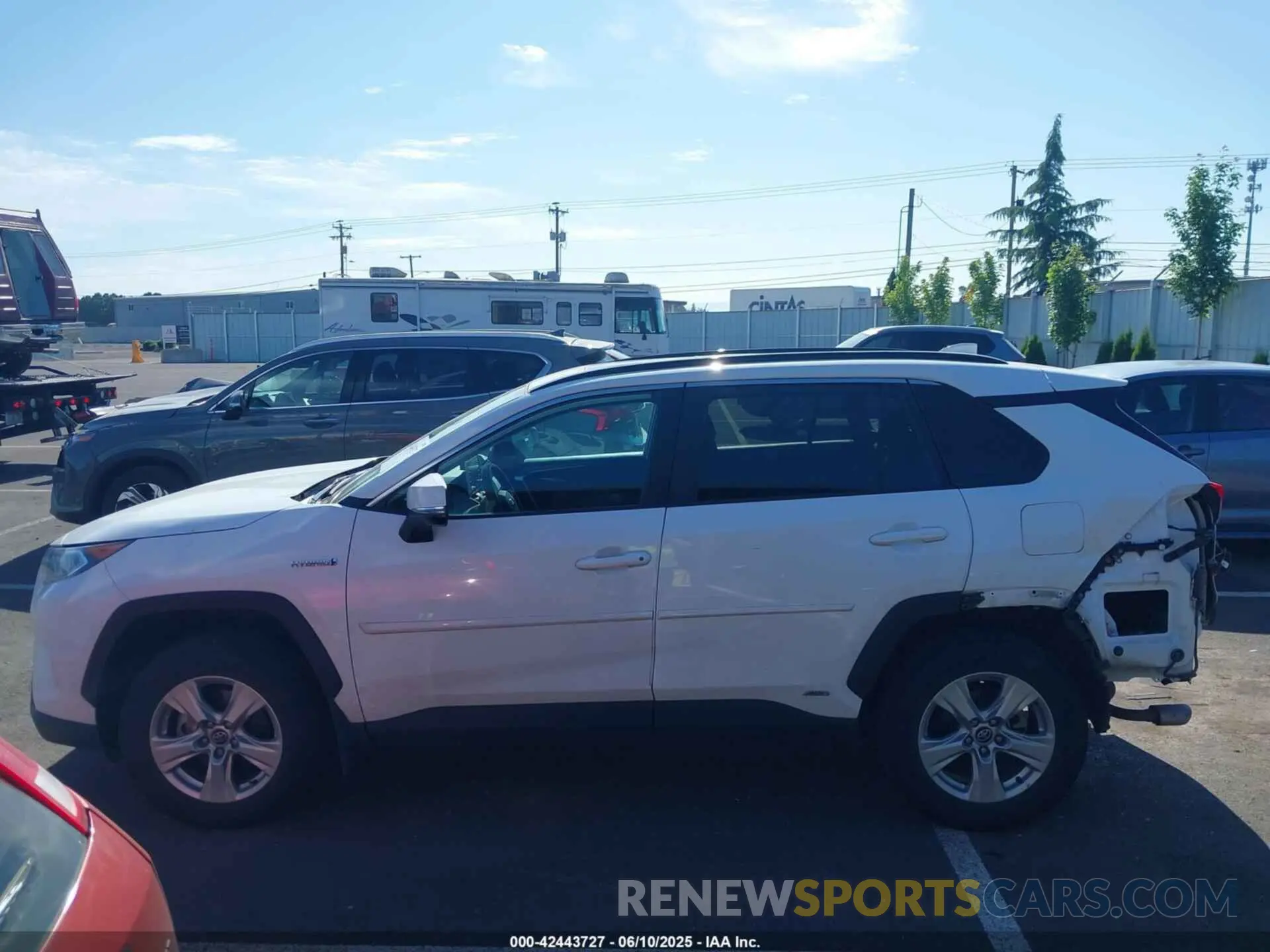 15 Photograph of a damaged car 4T3RWRFV2LU008601 TOYOTA RAV4 HYBRID 2020