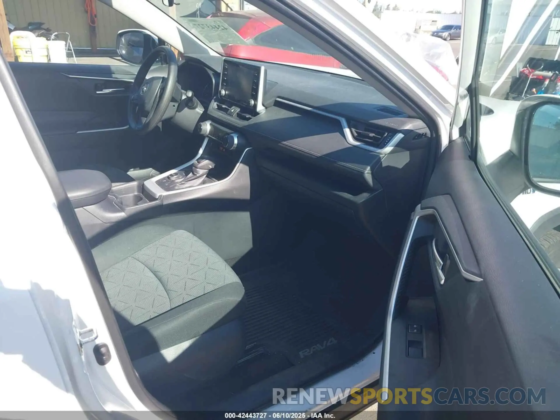 5 Photograph of a damaged car 4T3RWRFV2LU008601 TOYOTA RAV4 HYBRID 2020