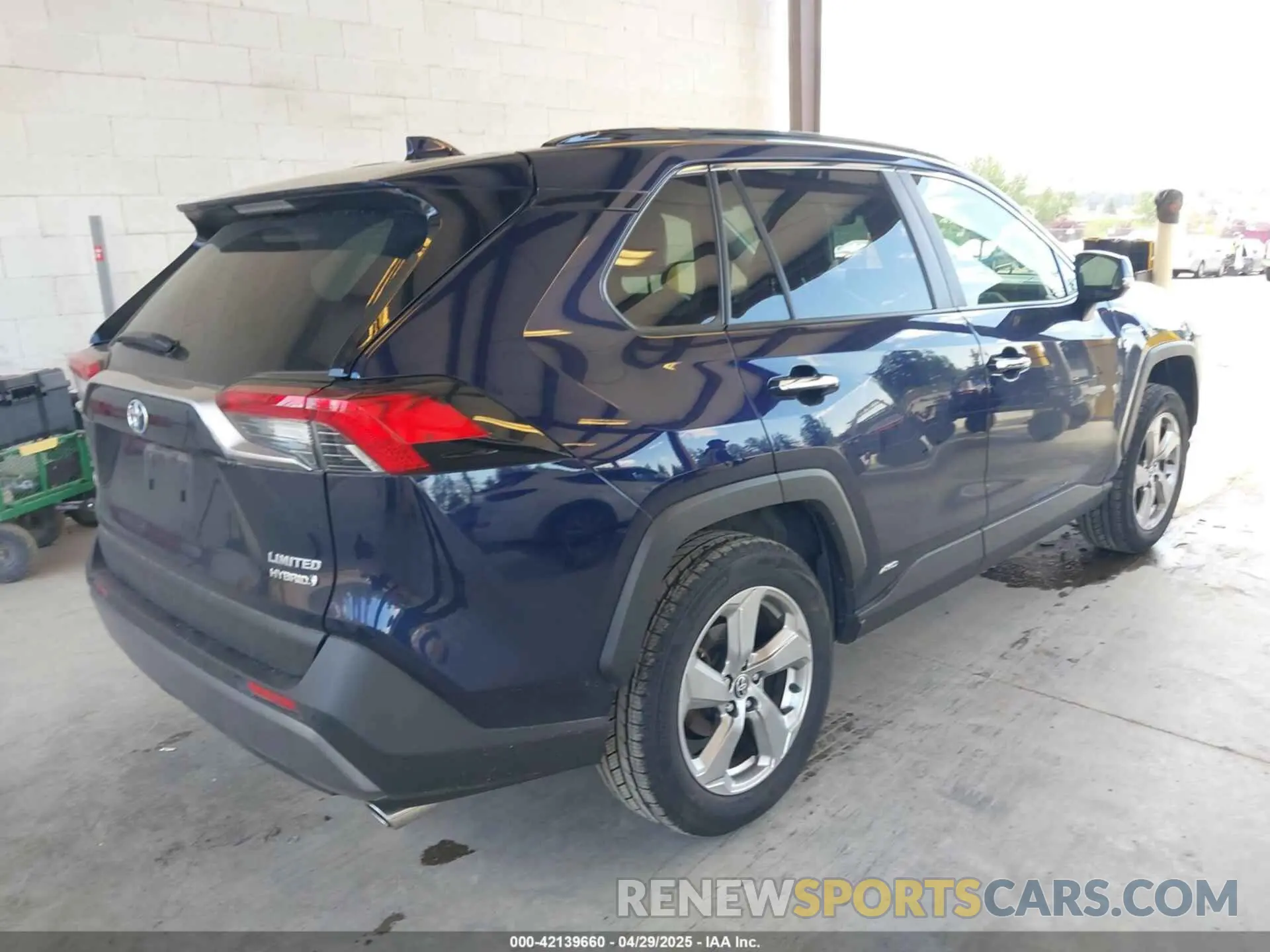 4 Photograph of a damaged car JTMDWRFV4LD527463 TOYOTA RAV4 HYBRID 2020