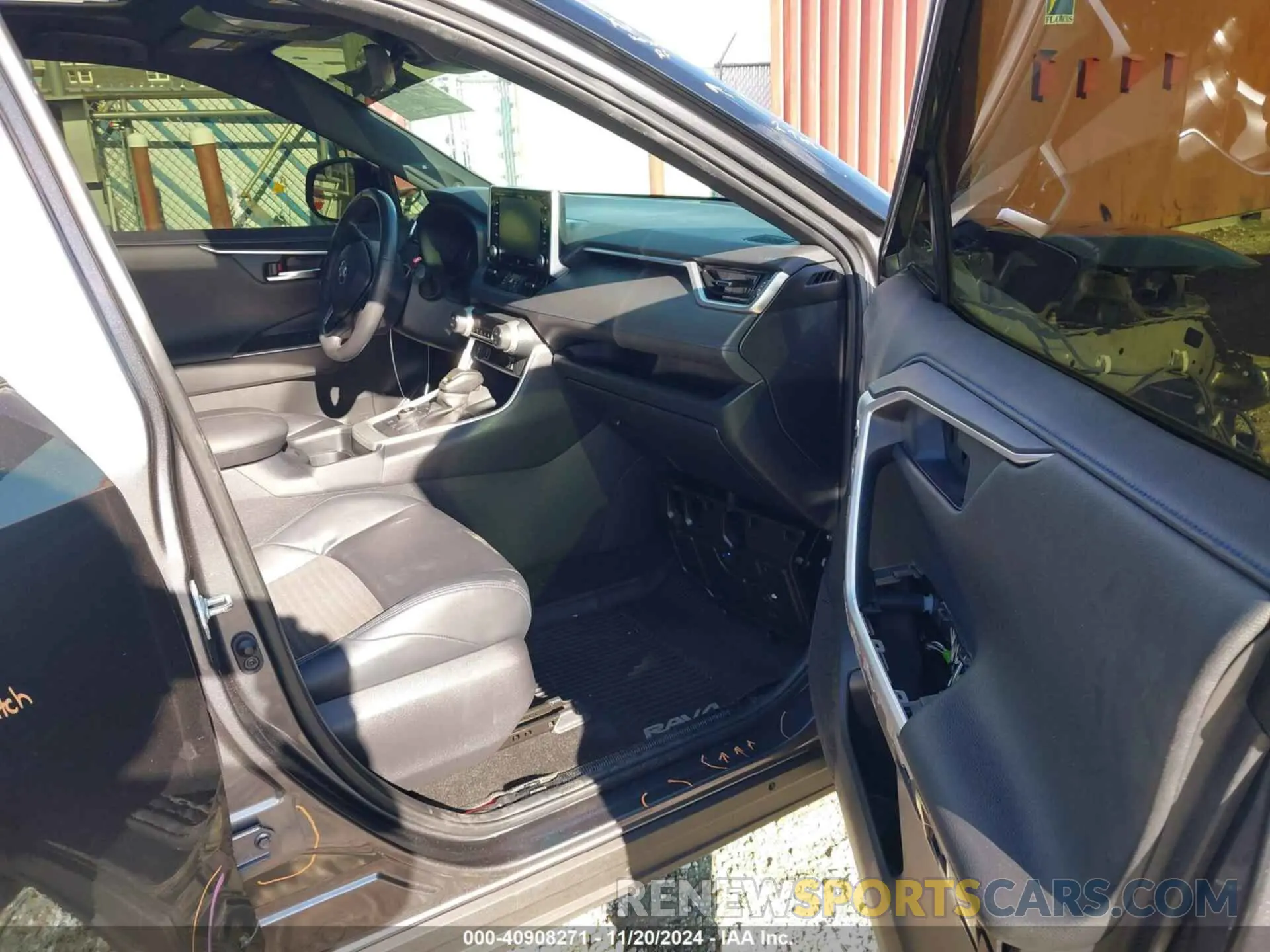 5 Photograph of a damaged car JTMEWRFV9LD541749 TOYOTA RAV4 HYBRID 2020