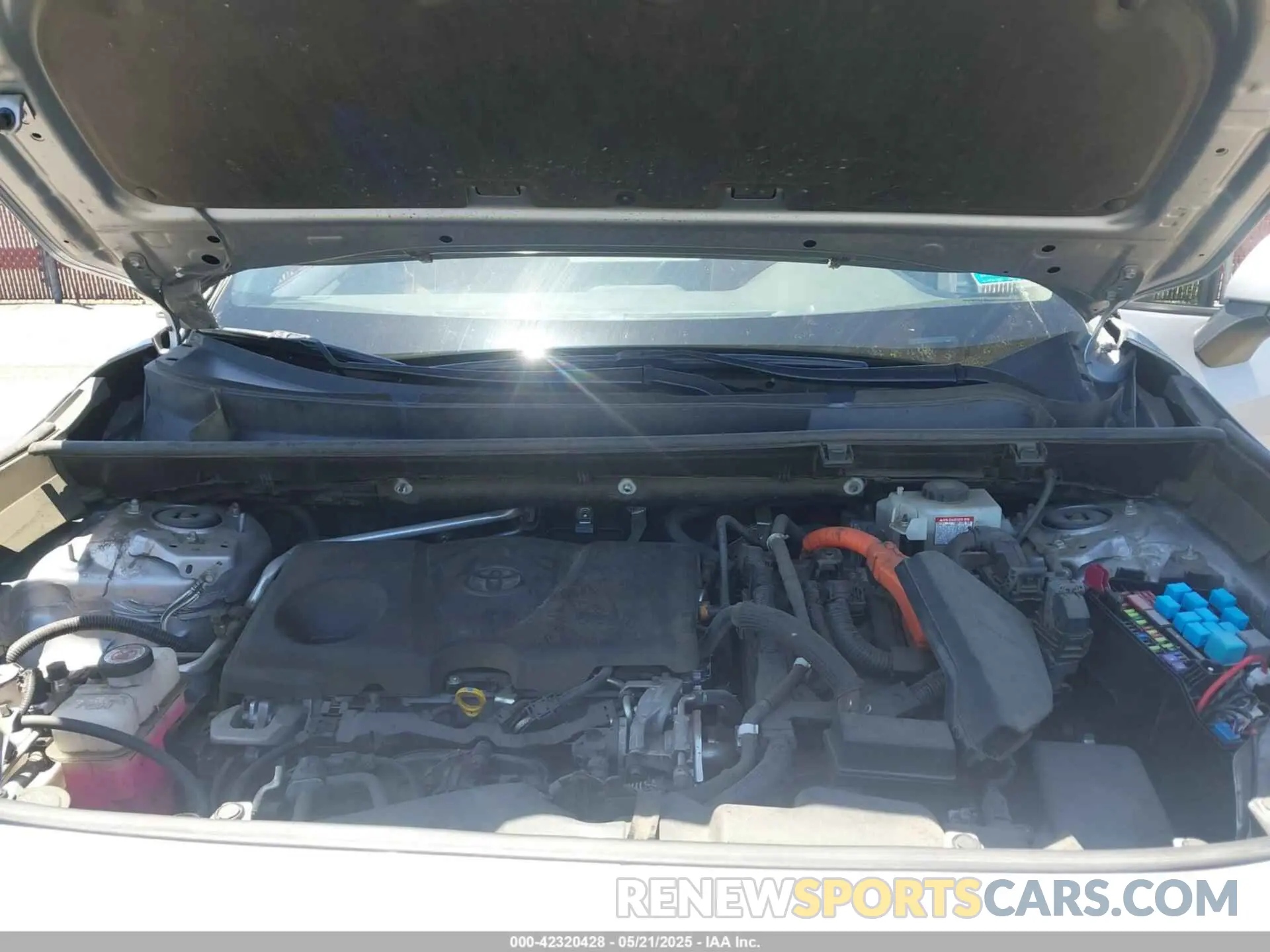 10 Photograph of a damaged car JTMLWRFV0LD068038 TOYOTA RAV4 HYBRID 2020