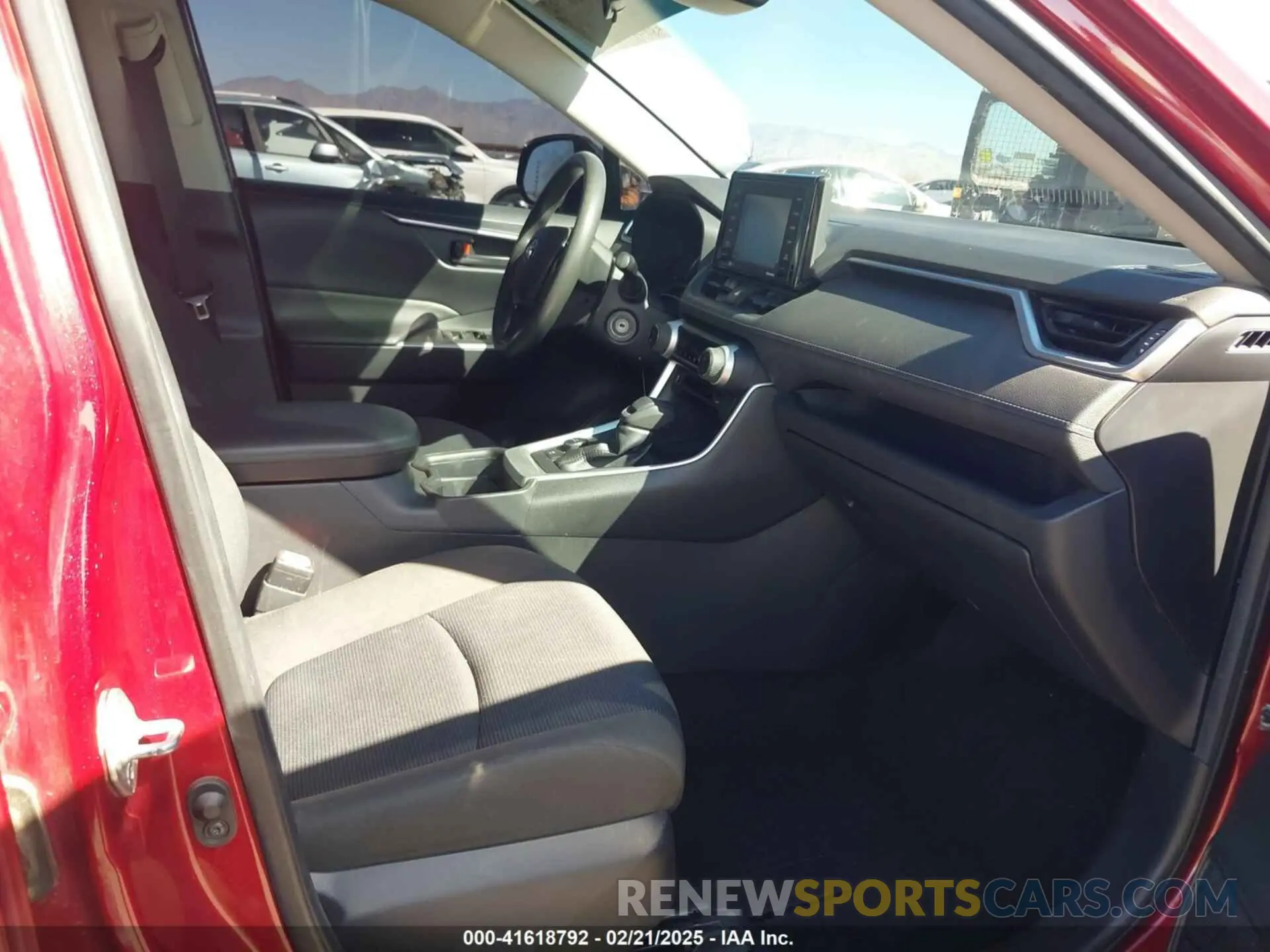 5 Photograph of a damaged car JTMLWRFV3LD538501 TOYOTA RAV4 HYBRID 2020