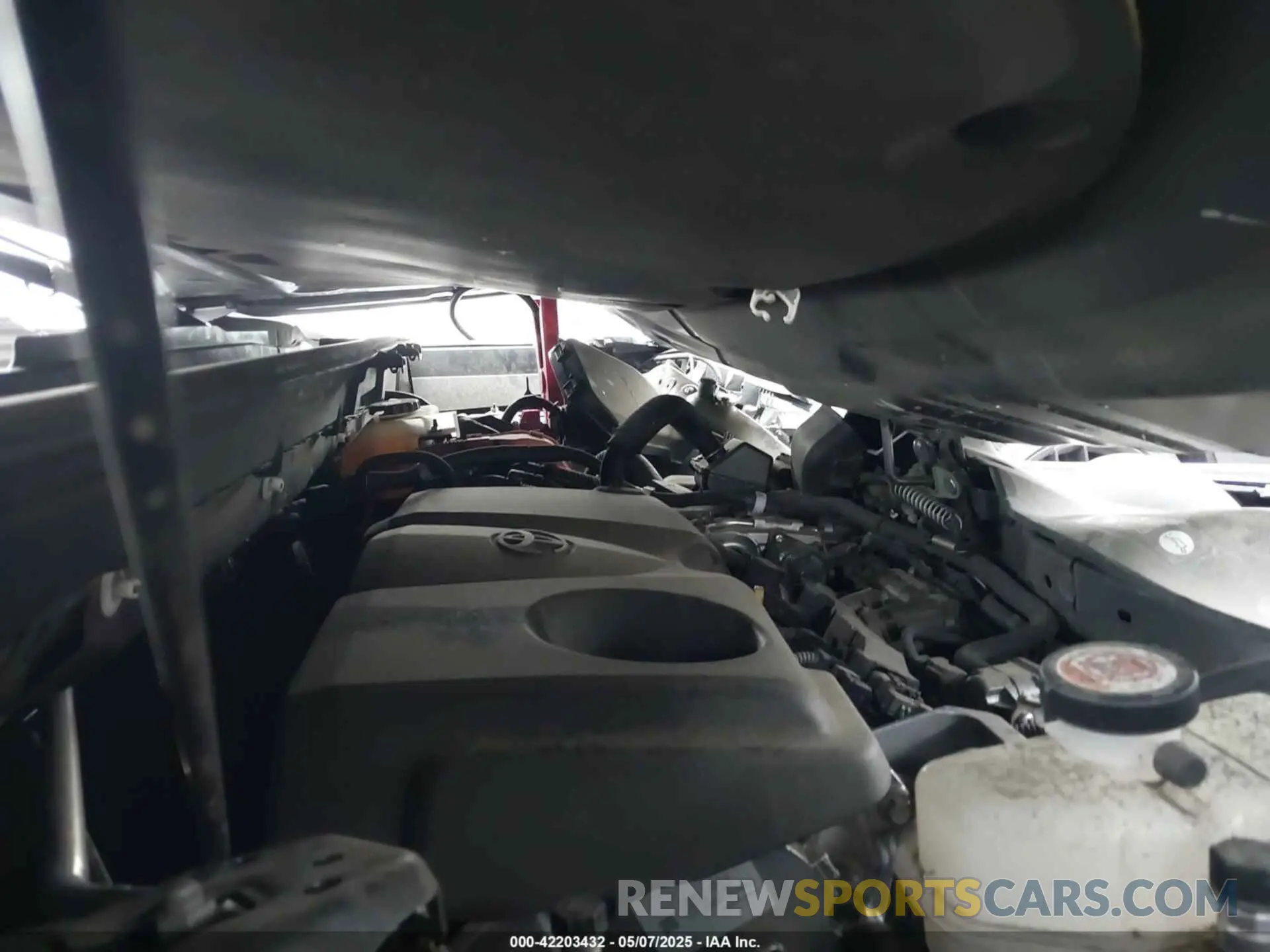 10 Photograph of a damaged car JTMLWRFV8LD537361 TOYOTA RAV4 HYBRID 2020