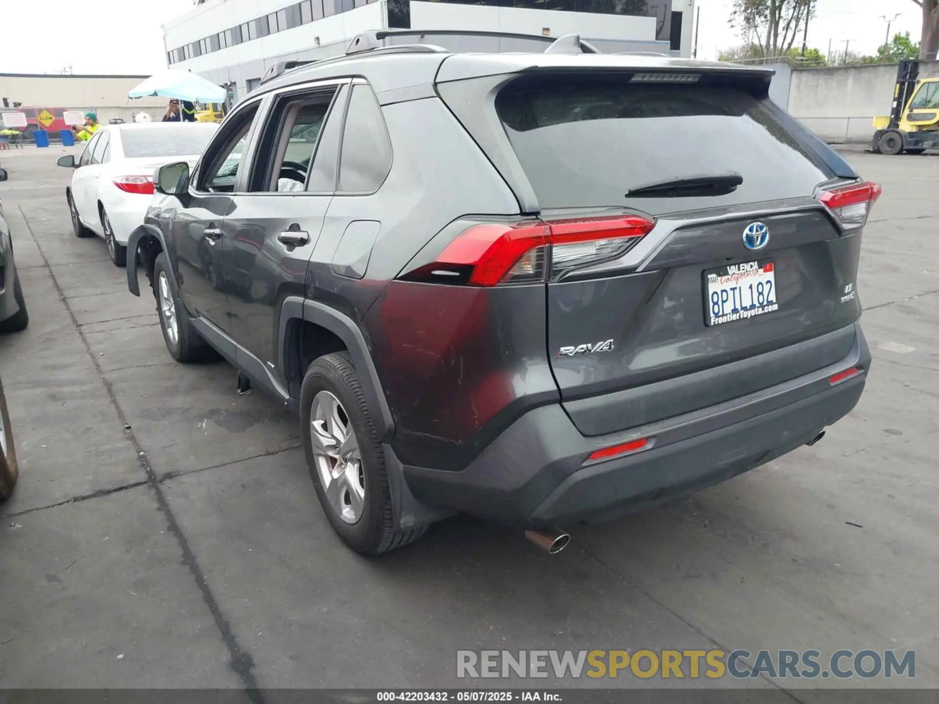 3 Photograph of a damaged car JTMLWRFV8LD537361 TOYOTA RAV4 HYBRID 2020