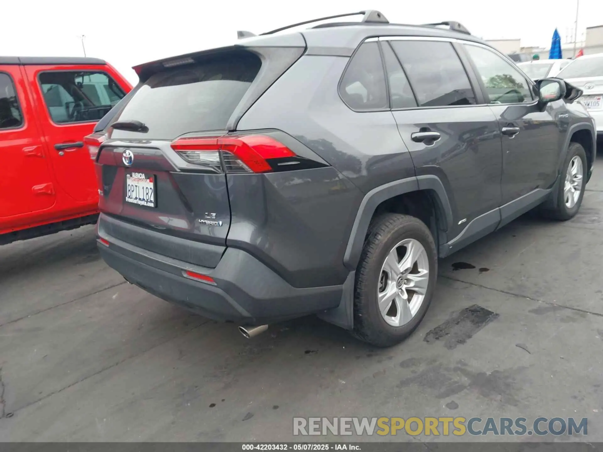 4 Photograph of a damaged car JTMLWRFV8LD537361 TOYOTA RAV4 HYBRID 2020