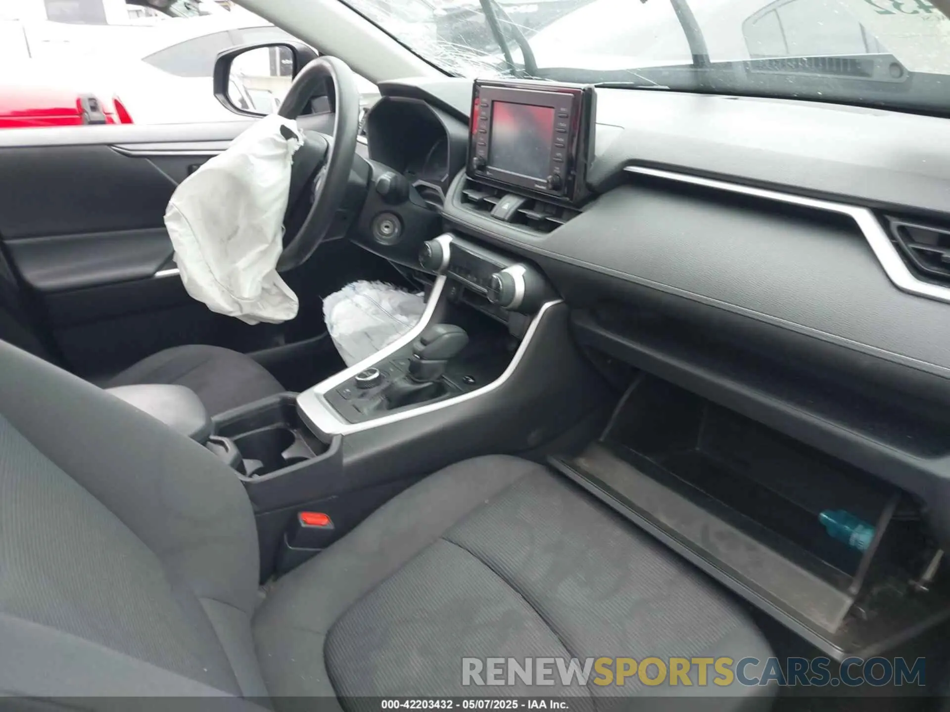 5 Photograph of a damaged car JTMLWRFV8LD537361 TOYOTA RAV4 HYBRID 2020