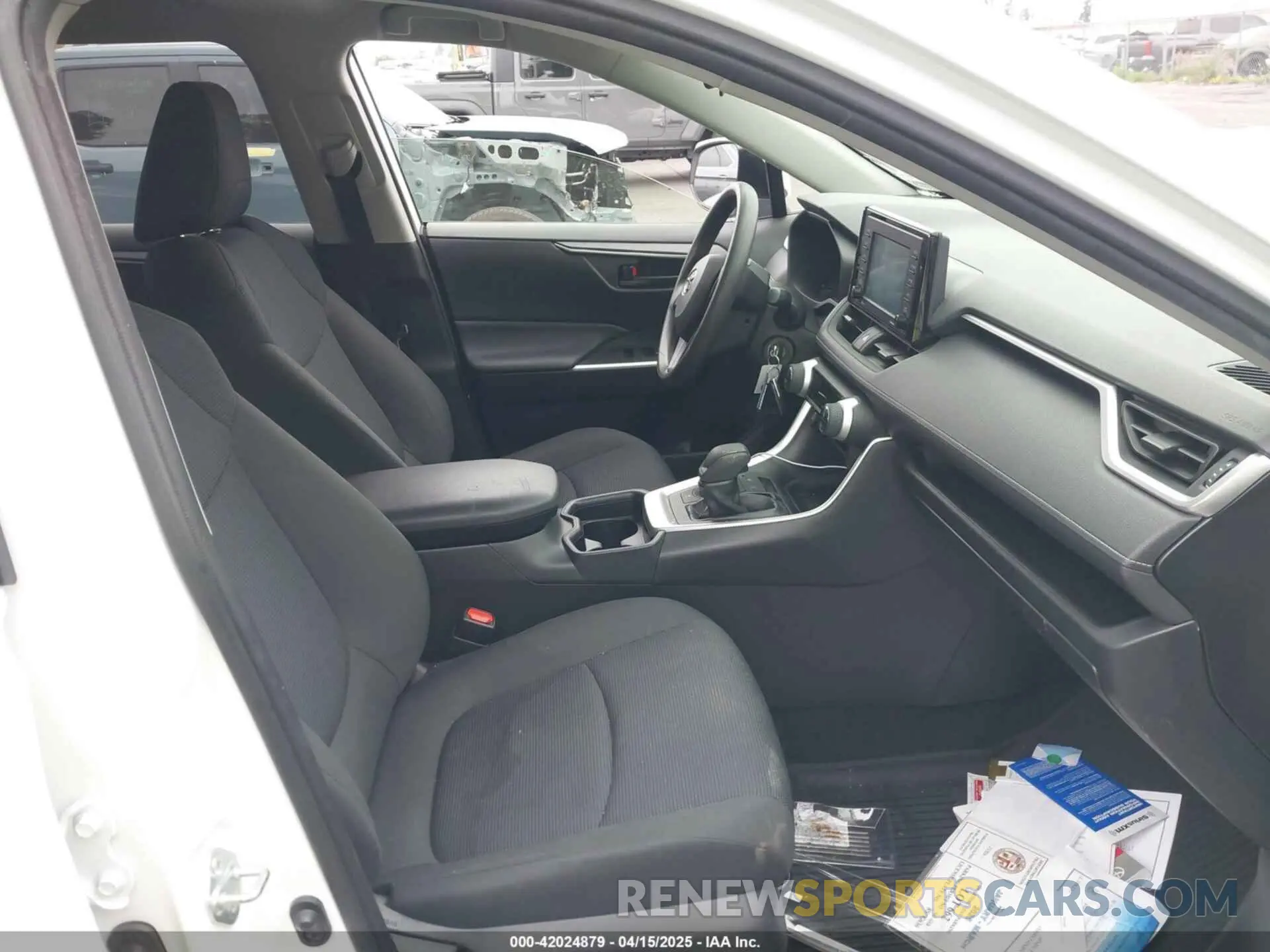 5 Photograph of a damaged car JTMMWRFV1LD064097 TOYOTA RAV4 HYBRID 2020