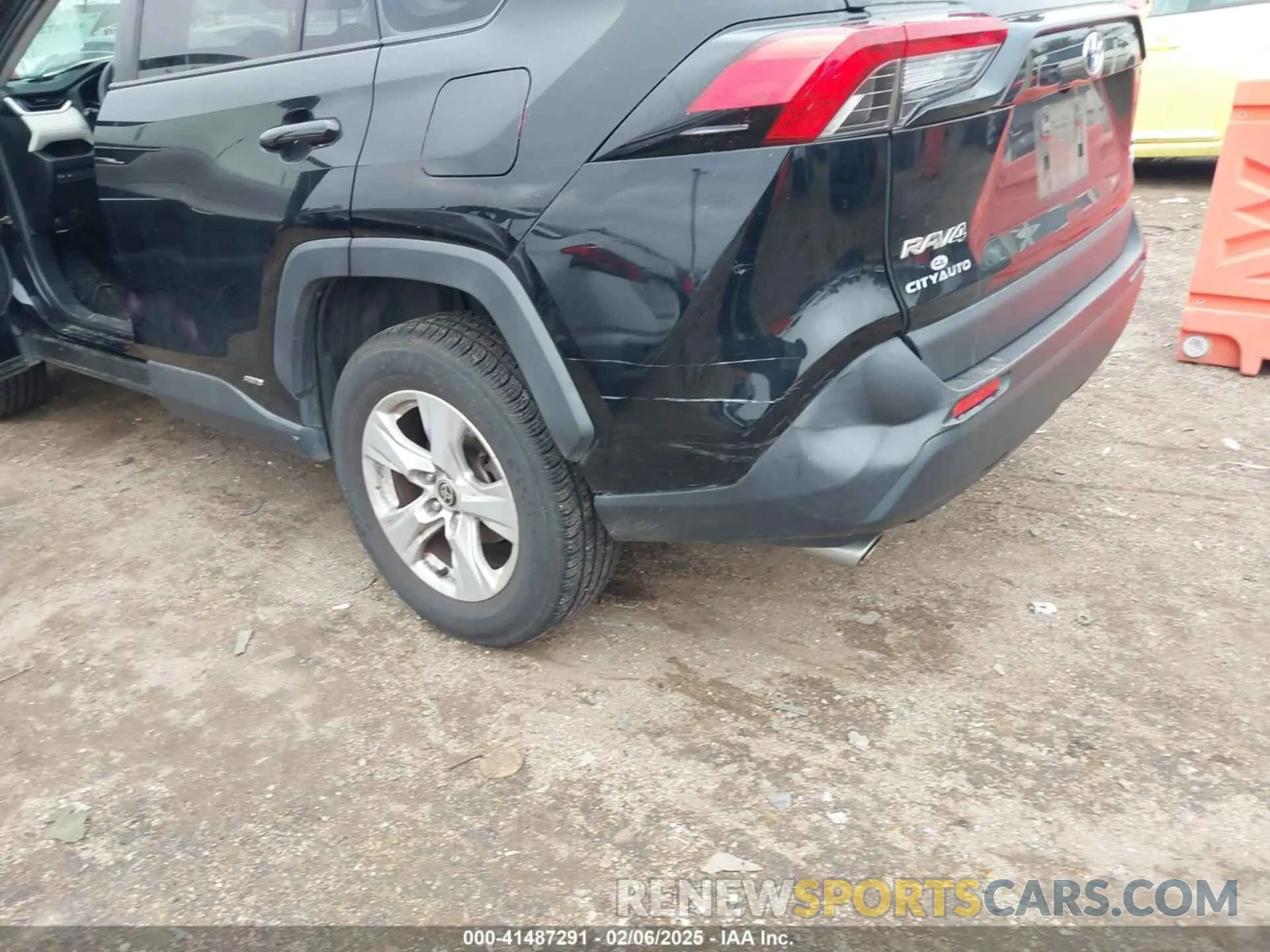 6 Photograph of a damaged car JTMR6RFV6LD001177 TOYOTA RAV4 HYBRID 2020