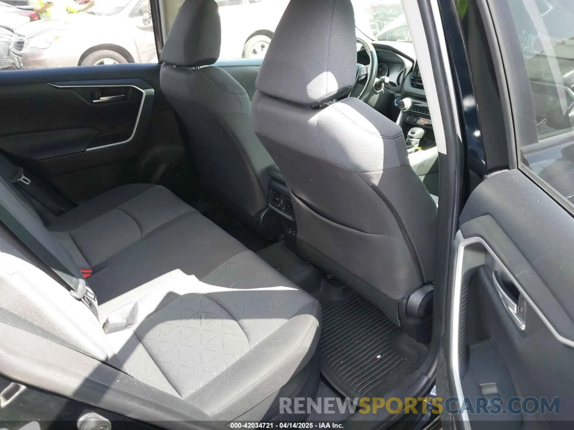 8 Photograph of a damaged car JTMRWRFV2LD549063 TOYOTA RAV4 HYBRID 2020