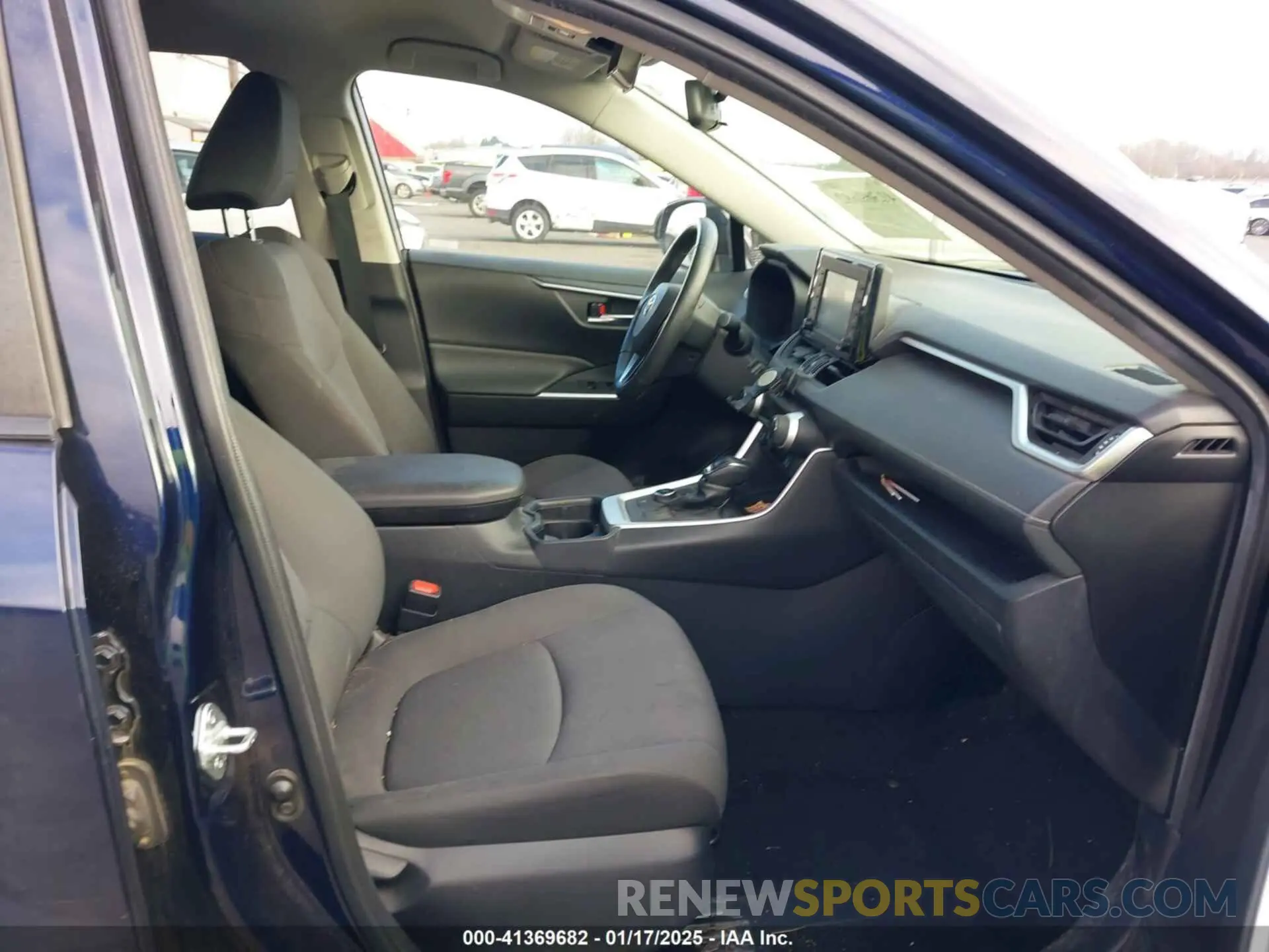5 Photograph of a damaged car JTMRWRFV5LJ046001 TOYOTA RAV4 HYBRID 2020