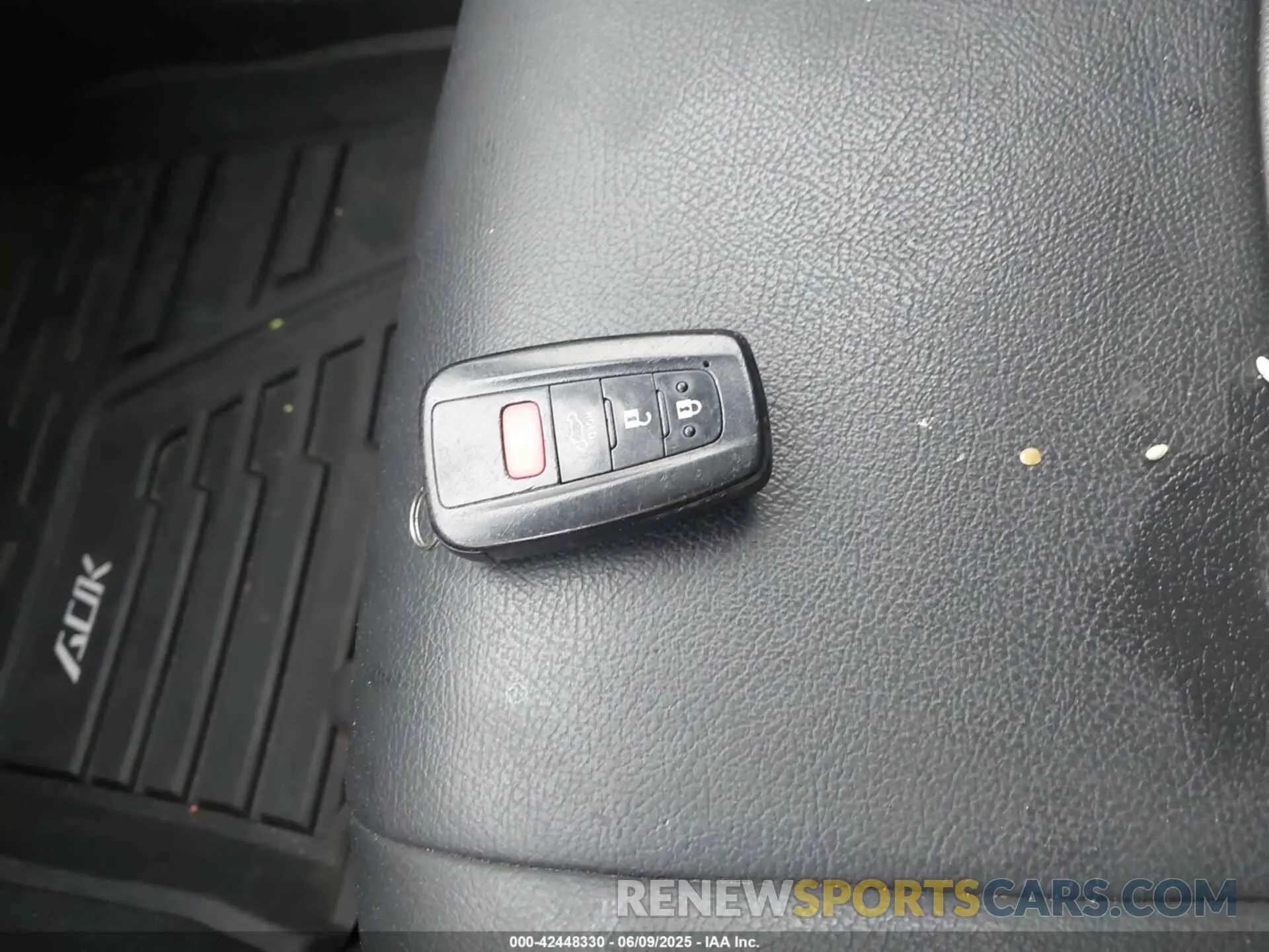 11 Photograph of a damaged car JTMRWRFV6LD066644 TOYOTA RAV4 HYBRID 2020