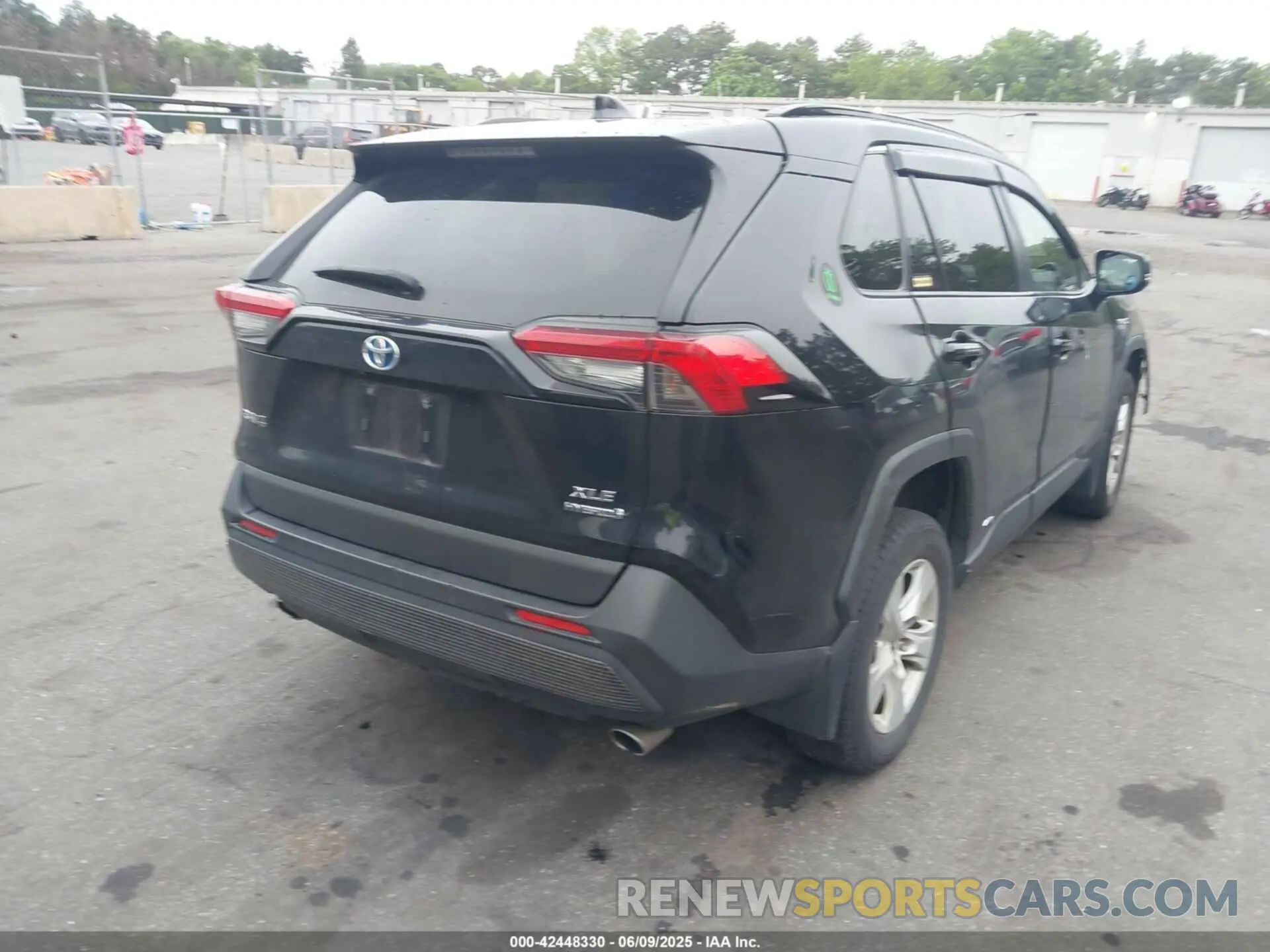 4 Photograph of a damaged car JTMRWRFV6LD066644 TOYOTA RAV4 HYBRID 2020