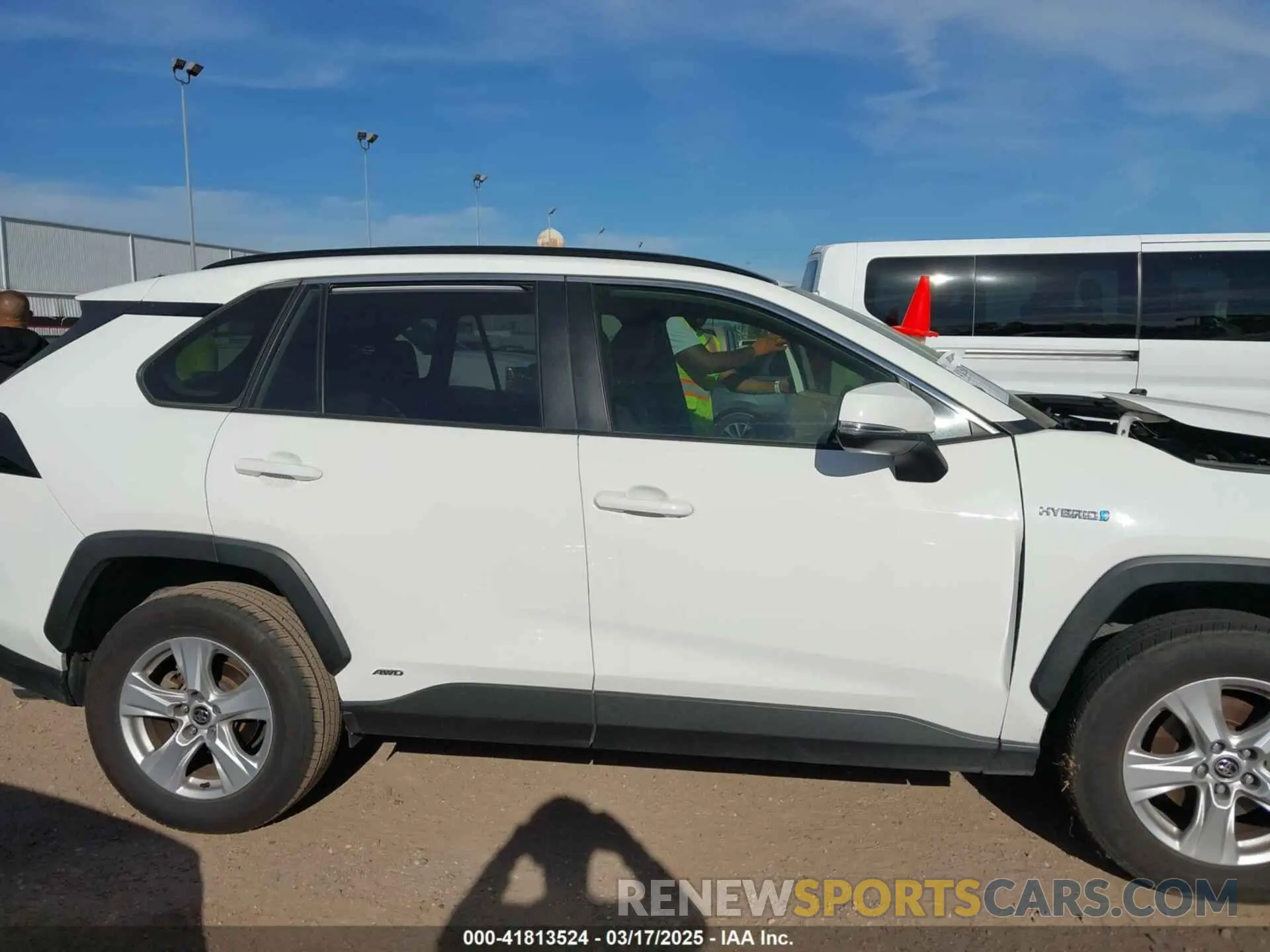 13 Фотография поврежденного автомобиля JTMRWRFV6LD549163 TOYOTA RAV4 HYBRID 2020