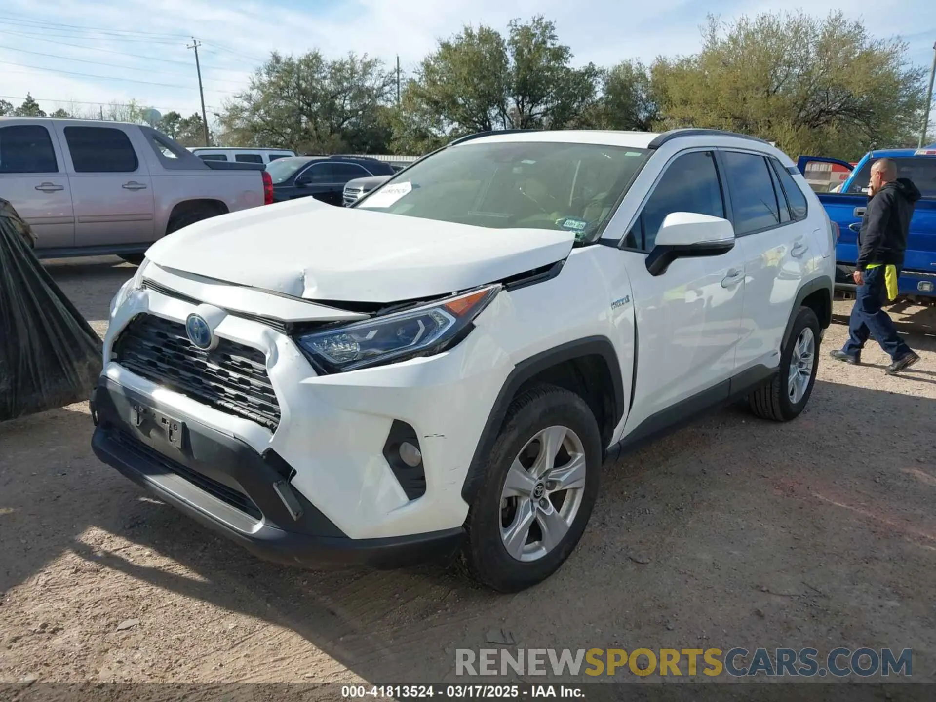 2 Фотография поврежденного автомобиля JTMRWRFV6LD549163 TOYOTA RAV4 HYBRID 2020