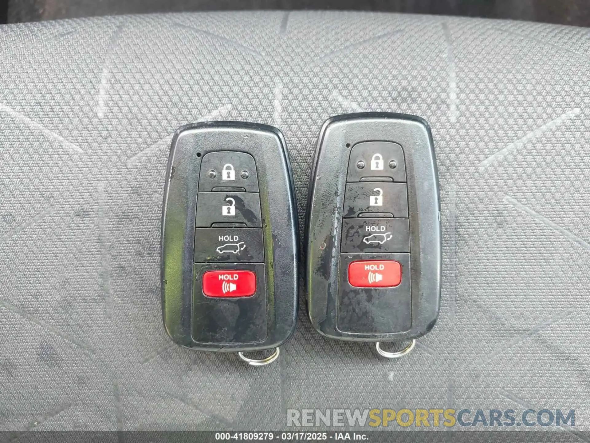 11 Photograph of a damaged car JTMRWRFV7LJ048557 TOYOTA RAV4 HYBRID 2020