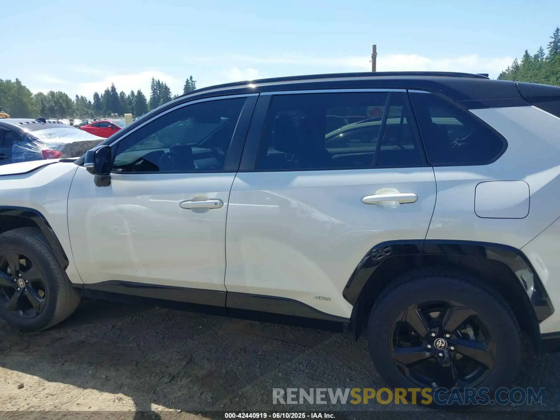 15 Photograph of a damaged car 2T3E6RFV1MW010758 TOYOTA RAV4 HYBRID 2021