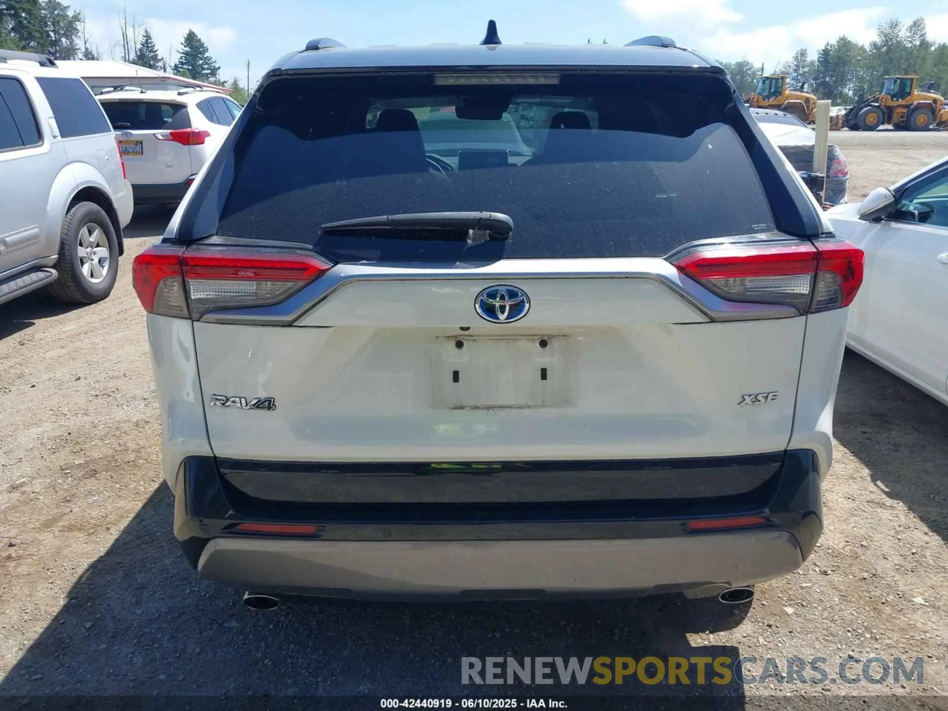 17 Photograph of a damaged car 2T3E6RFV1MW010758 TOYOTA RAV4 HYBRID 2021