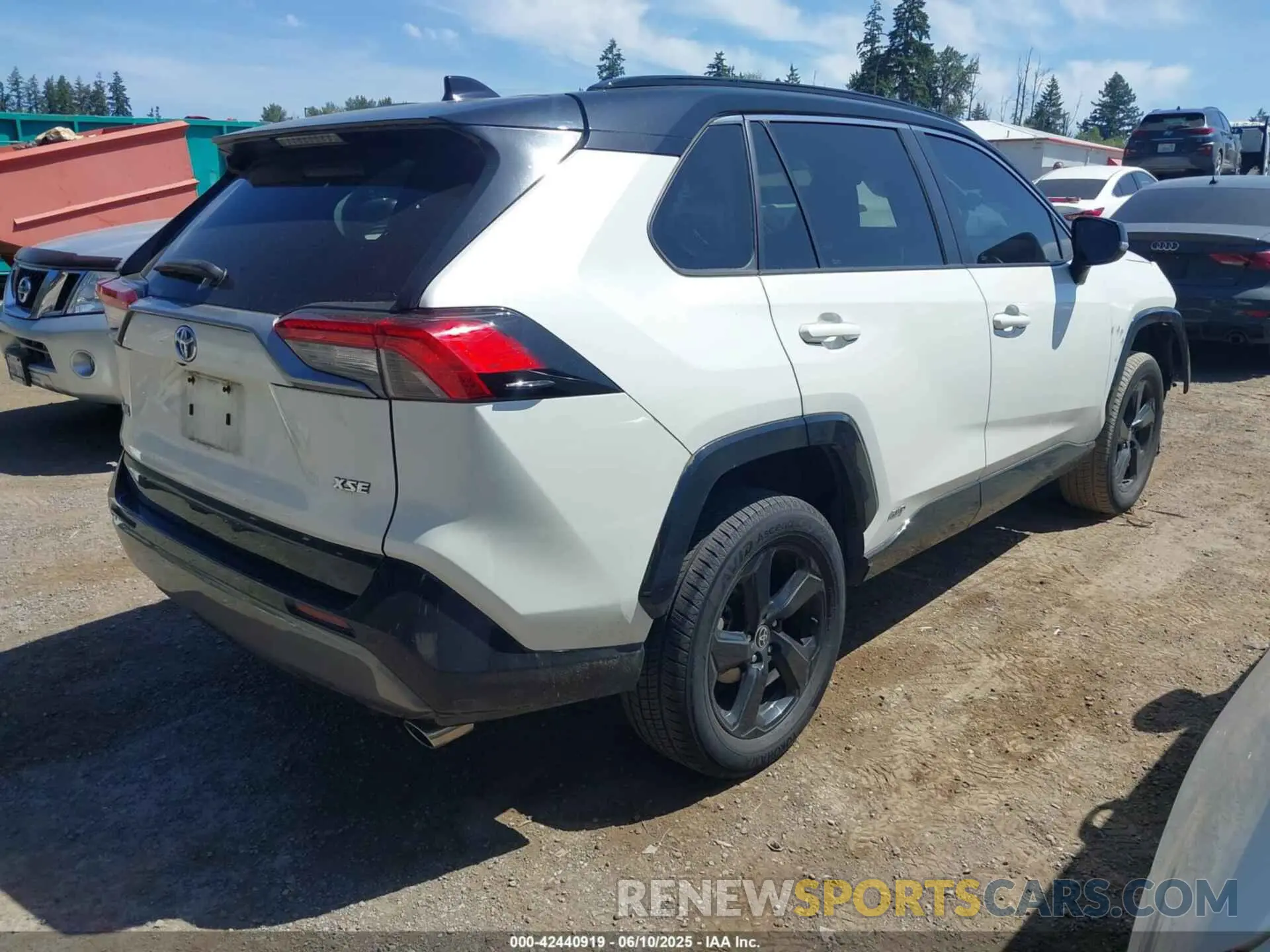 4 Photograph of a damaged car 2T3E6RFV1MW010758 TOYOTA RAV4 HYBRID 2021