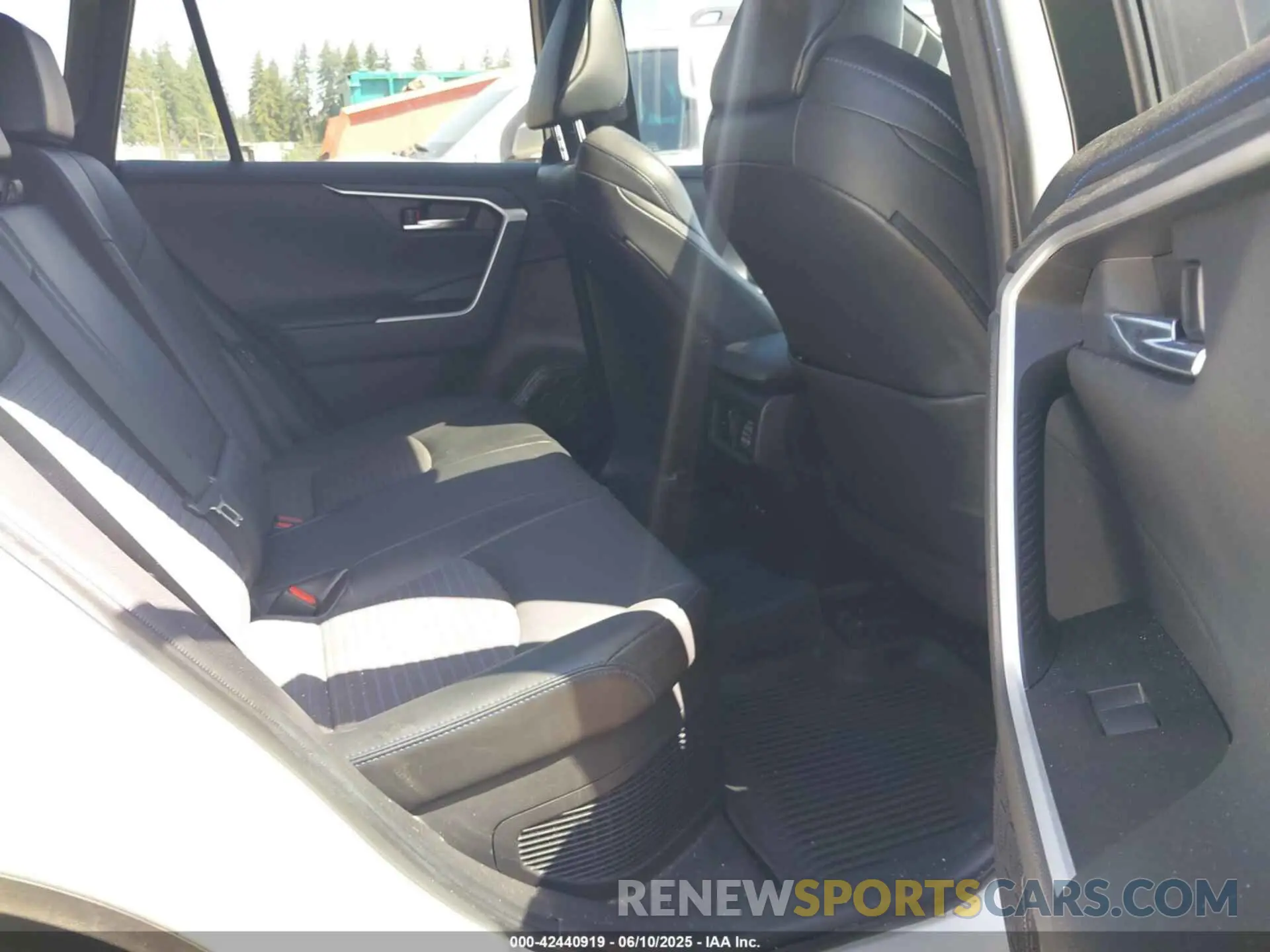 8 Photograph of a damaged car 2T3E6RFV1MW010758 TOYOTA RAV4 HYBRID 2021
