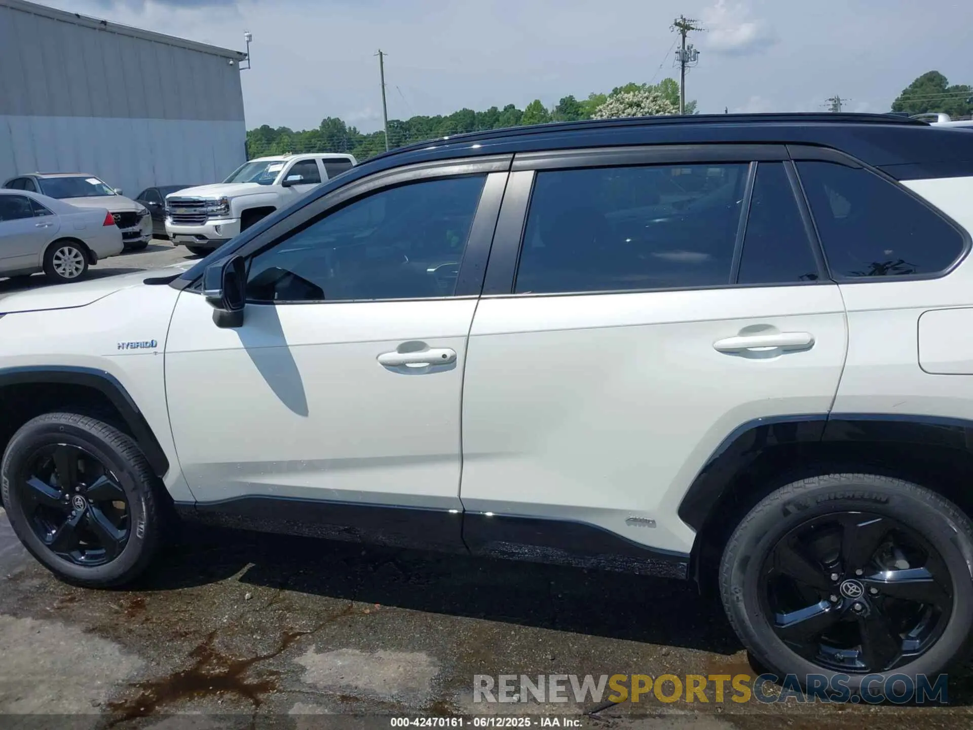 14 Photograph of a damaged car 2T3E6RFV1MW027642 TOYOTA RAV4 HYBRID 2021