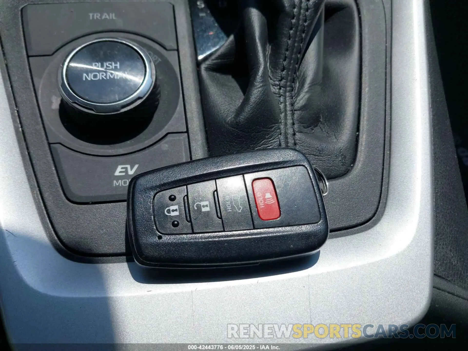 11 Photograph of a damaged car 2T3E6RFV8MW010028 TOYOTA RAV4 HYBRID 2021