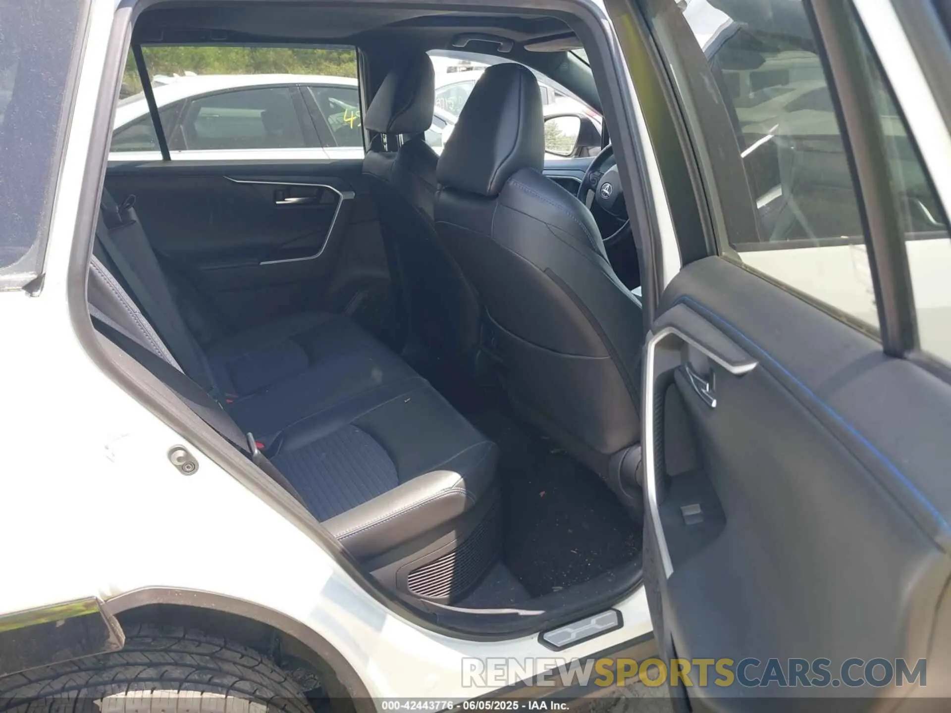 8 Photograph of a damaged car 2T3E6RFV8MW010028 TOYOTA RAV4 HYBRID 2021