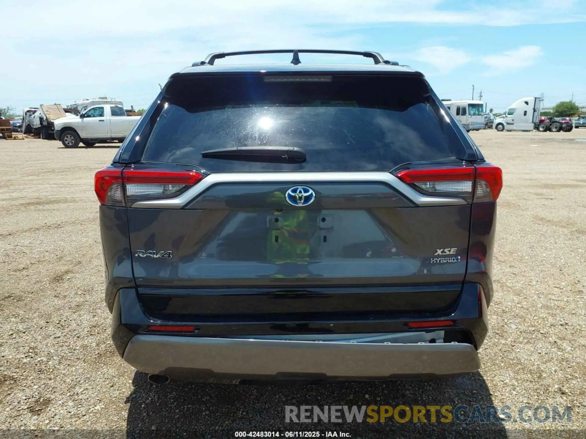 17 Photograph of a damaged car 2T3E6RFV8MW024270 TOYOTA RAV4 HYBRID 2021