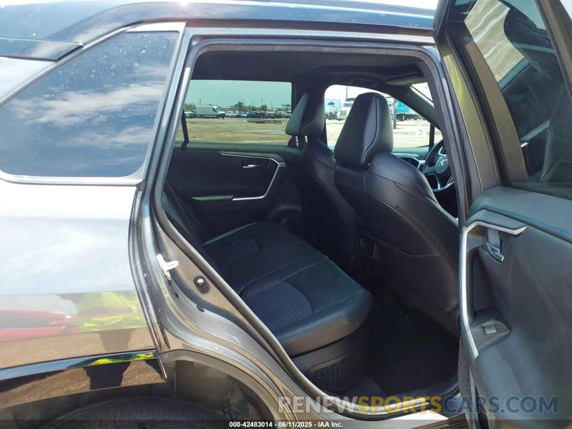 8 Photograph of a damaged car 2T3E6RFV8MW024270 TOYOTA RAV4 HYBRID 2021