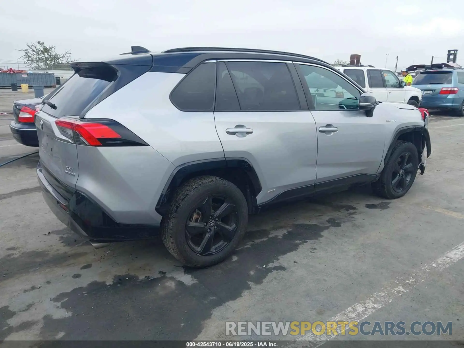 4 Фотография поврежденного автомобиля 2T3E6RFV8MW025418 TOYOTA RAV4 HYBRID 2021