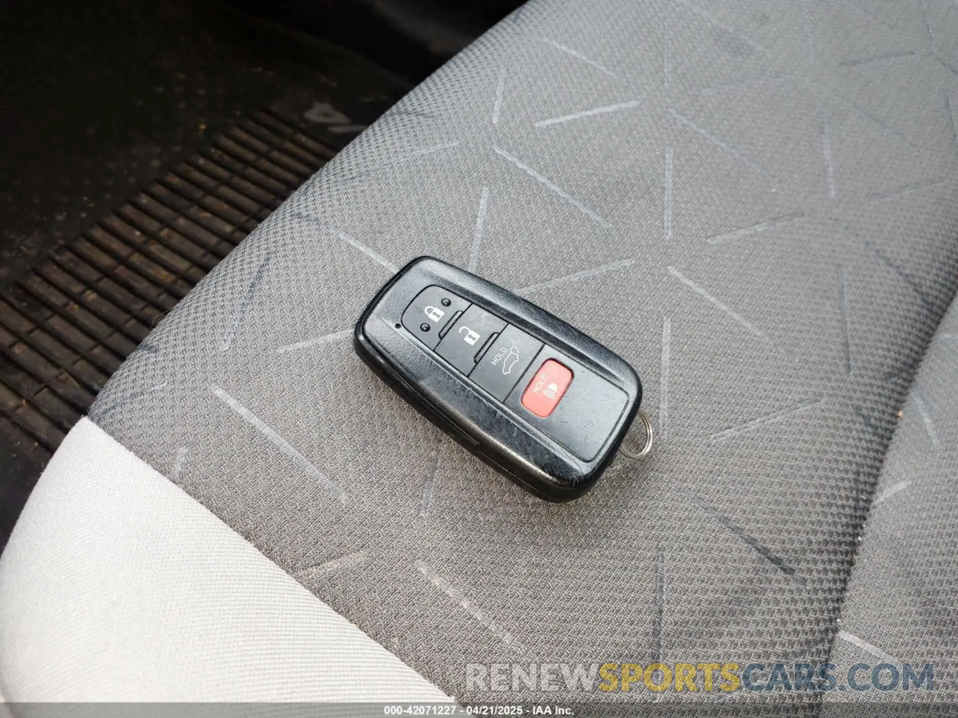 11 Photograph of a damaged car 2T3R6RFV5MW005256 TOYOTA RAV4 HYBRID 2021