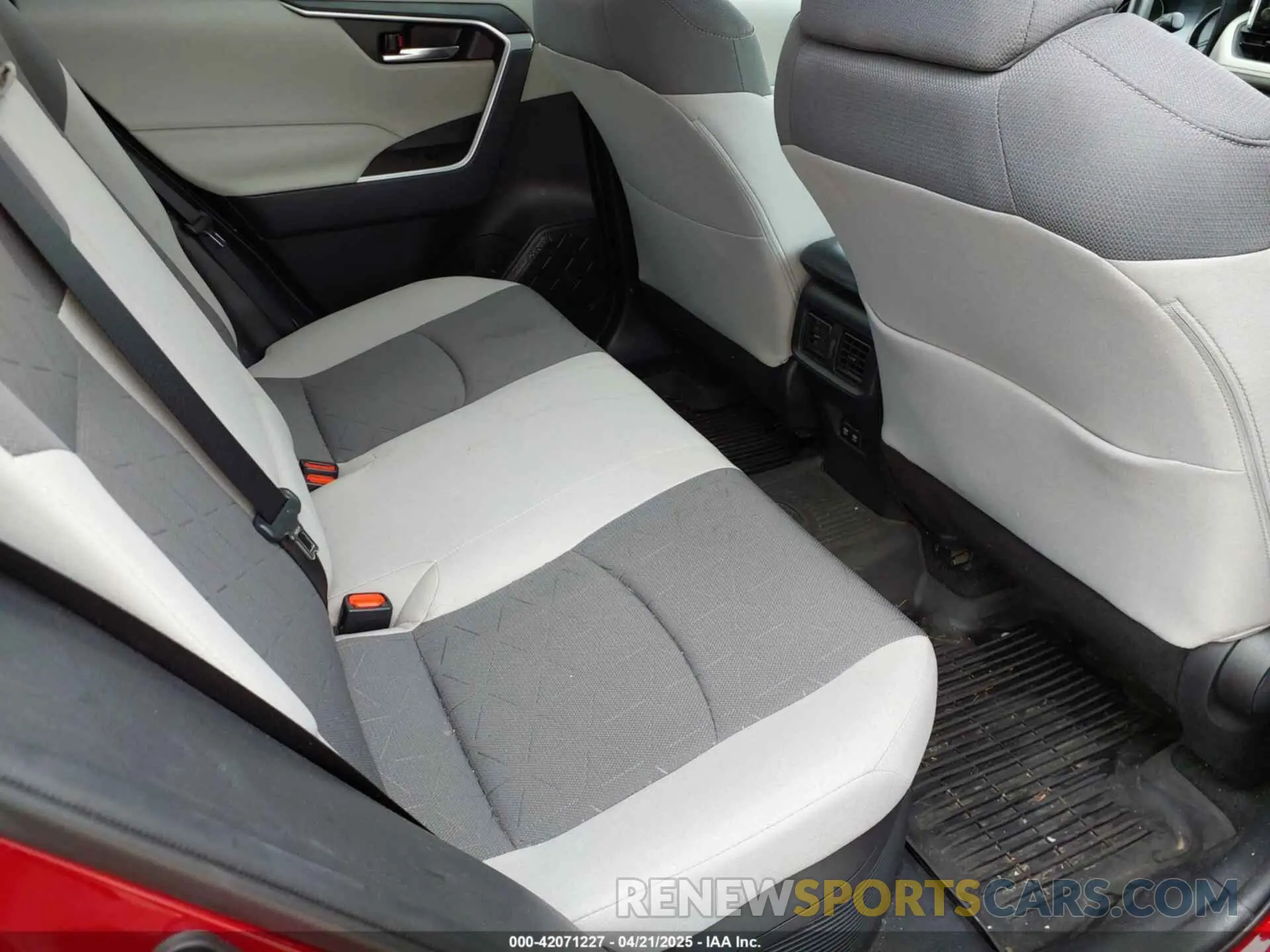 8 Photograph of a damaged car 2T3R6RFV5MW005256 TOYOTA RAV4 HYBRID 2021