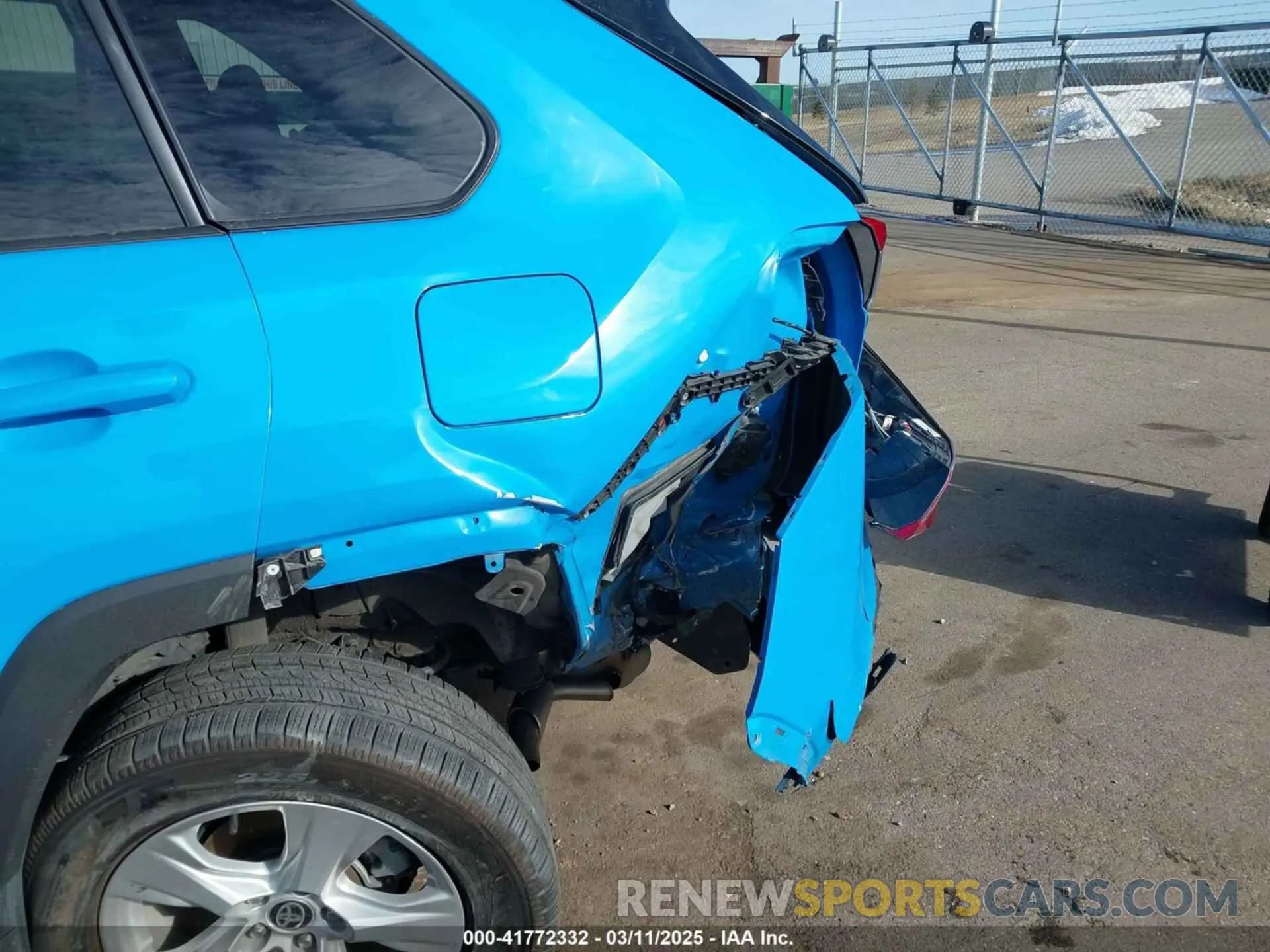 17 Photograph of a damaged car 2T3RWRFV5MW113117 TOYOTA RAV4 HYBRID 2021