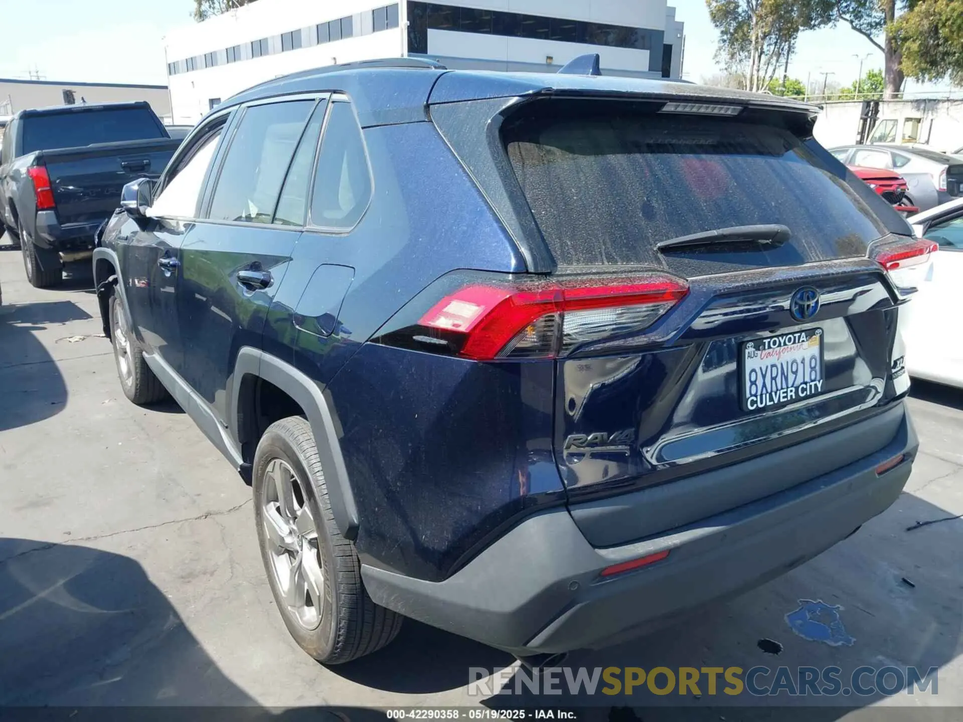 3 Фотография поврежденного автомобиля 4T3B6RFV2MU044890 TOYOTA RAV4 HYBRID 2021